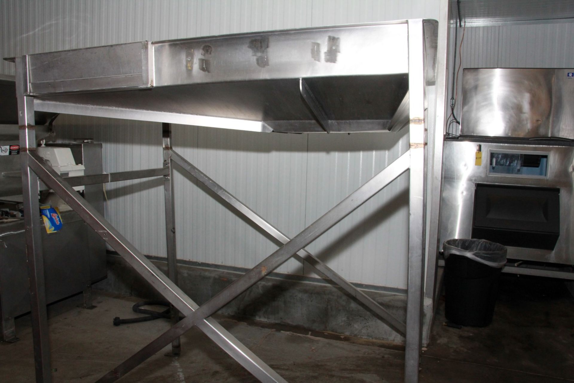 BOLDT STAINLESS STEEL EXTENSION HOPPER OVER WEILER GRINDER. - Image 3 of 4