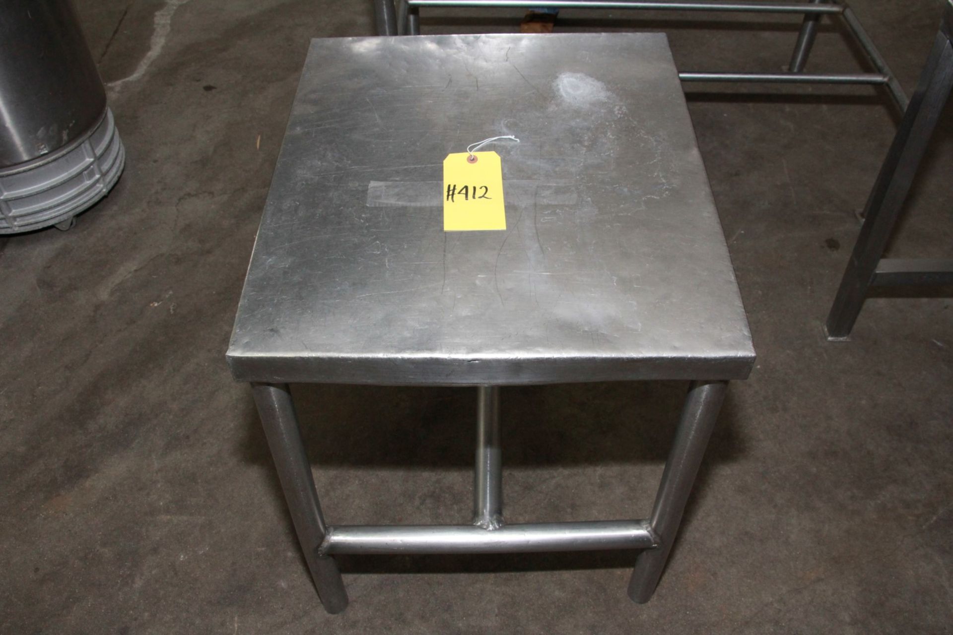 STAINLESS STEEL TABLE. 22" x 26" x 26"