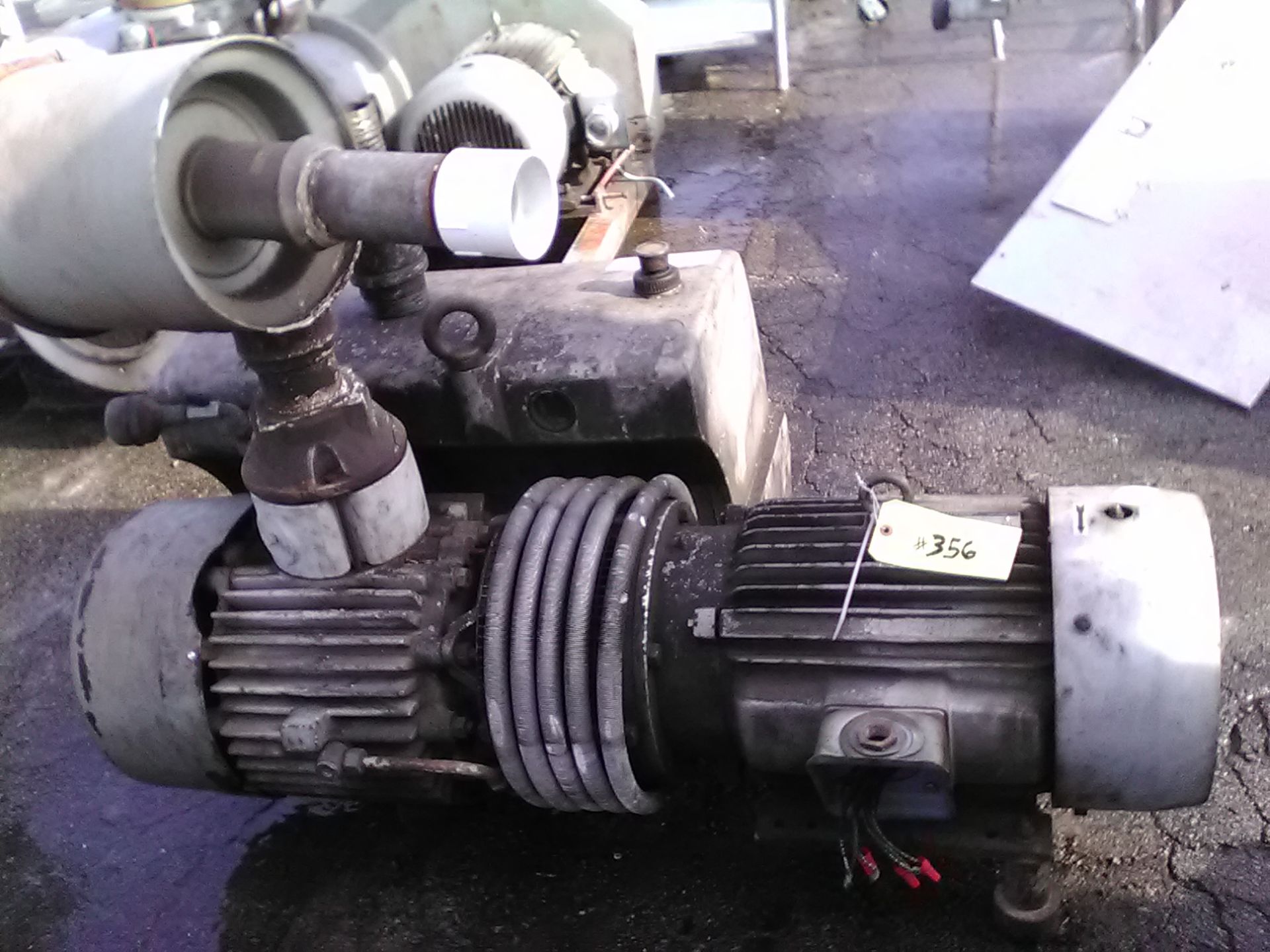 BUSCH VACUUM PUMP - 15 HP. MD# RA0400-B033-1004. SN: C3539. 300 CFM.