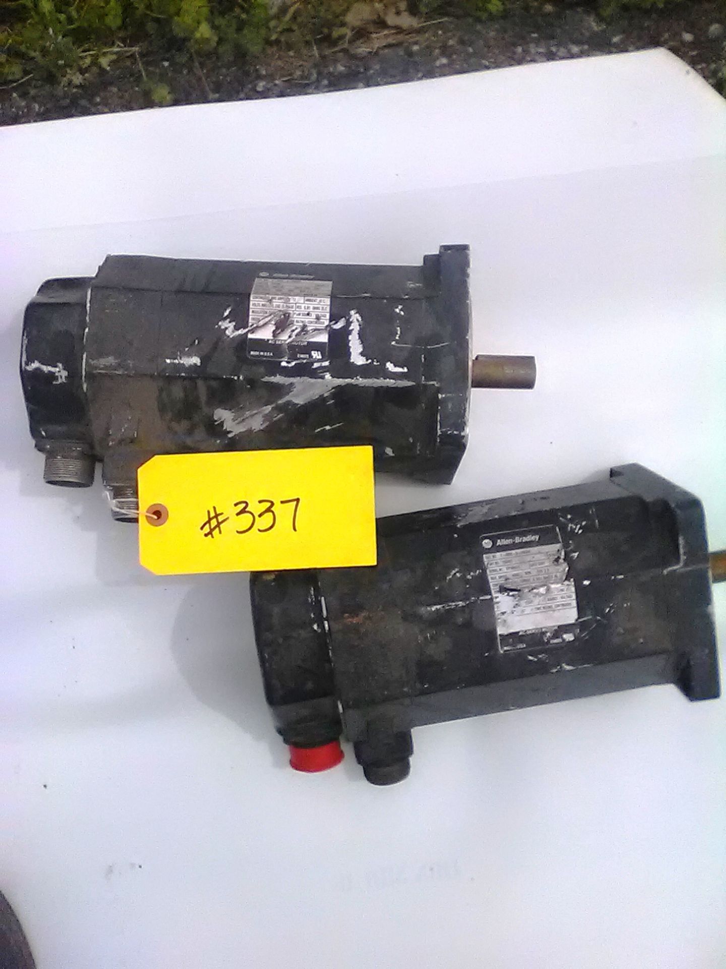 ALLEN BRADLEY SERVO MOTORS - LOT OF (2).