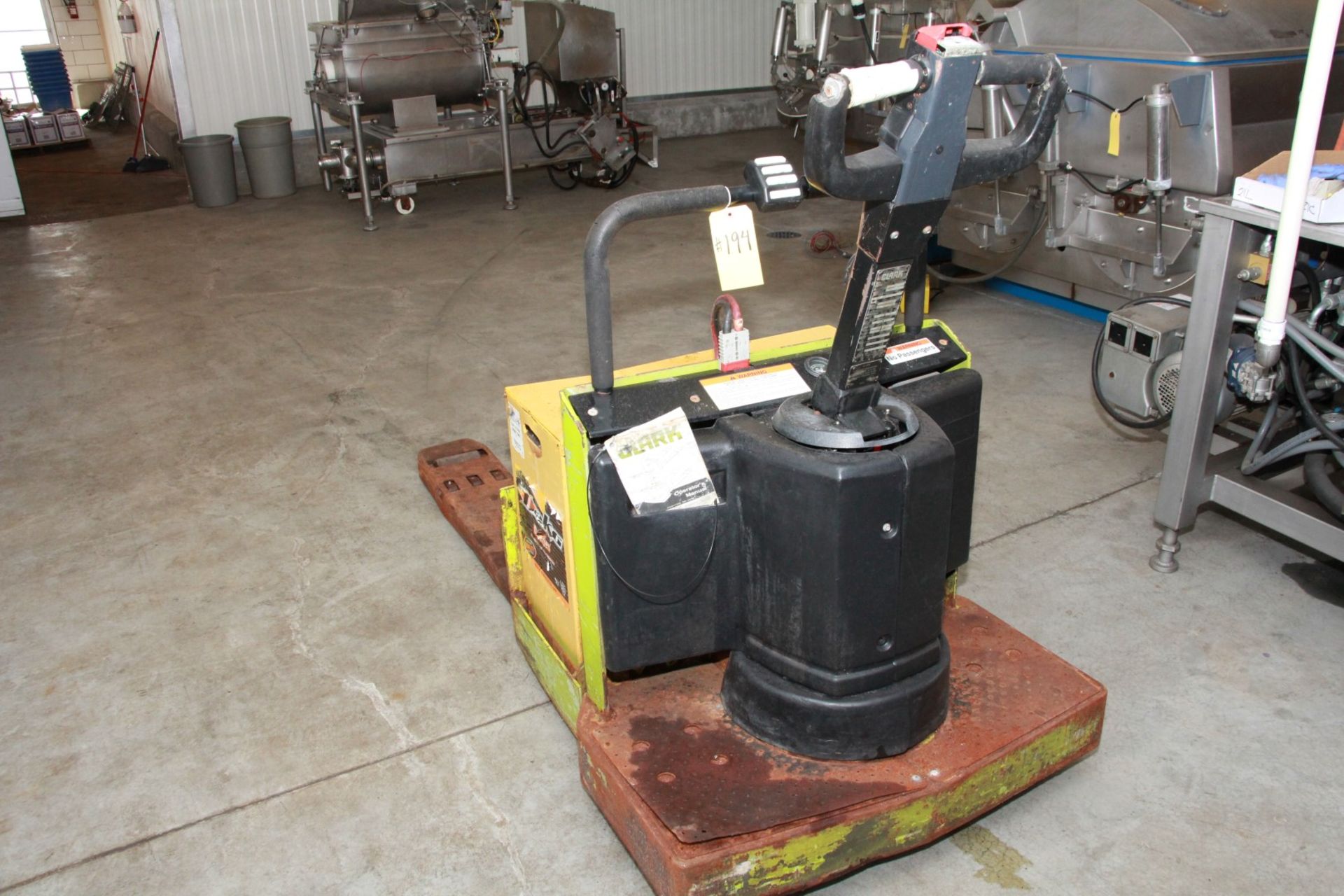 CLARK ELECTRIC PALLET JACK. MD# HWD30. SN: 6898FG. 6000# CAPACITY. - Image 2 of 2