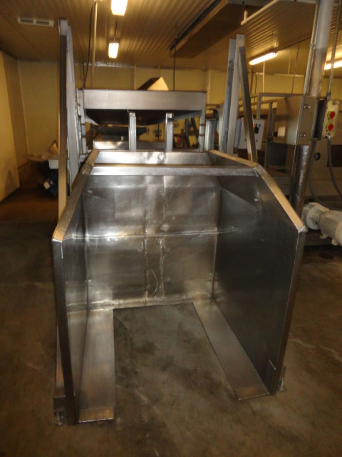 STAINLESS STEEL VAT DUMPER, LIFT, AND PIVOT. UNKNOWN MAKE AND MODEL. - Image 5 of 6