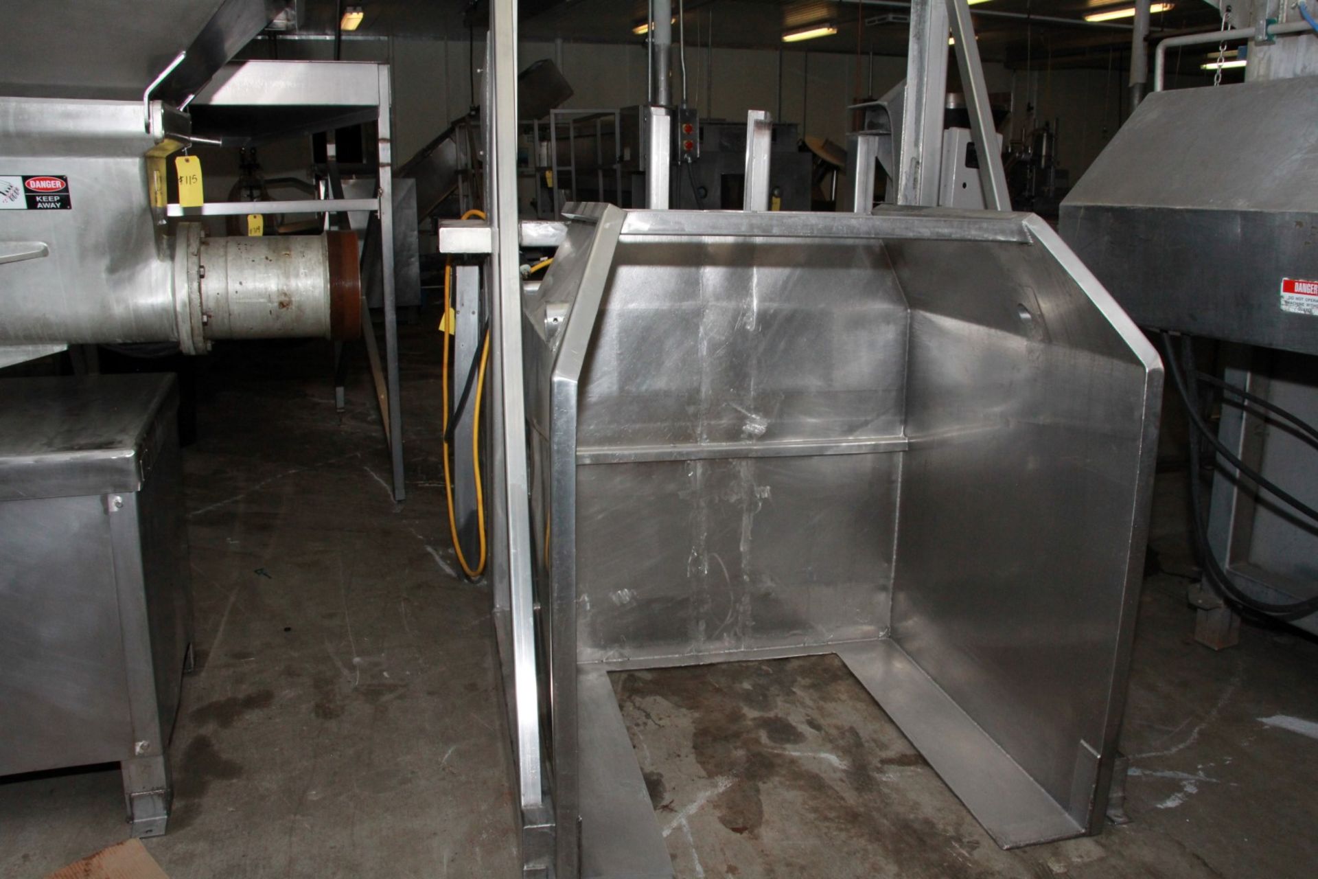 STAINLESS STEEL VAT DUMPER, LIFT, AND PIVOT. UNKNOWN MAKE AND MODEL. - Image 3 of 6