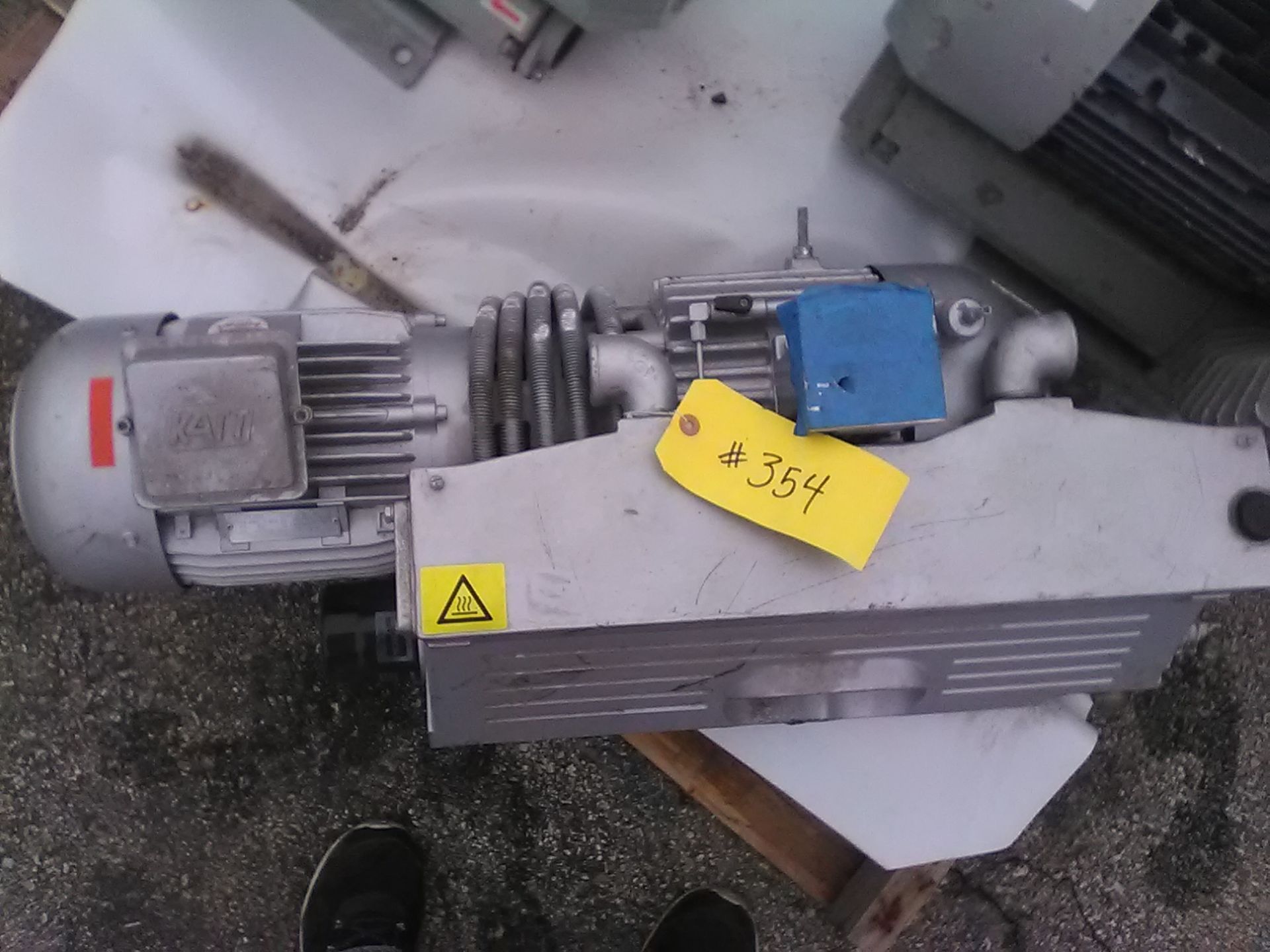 BUSCH VACUUM PUMP. MD# RA-100B. SN: 060081547.