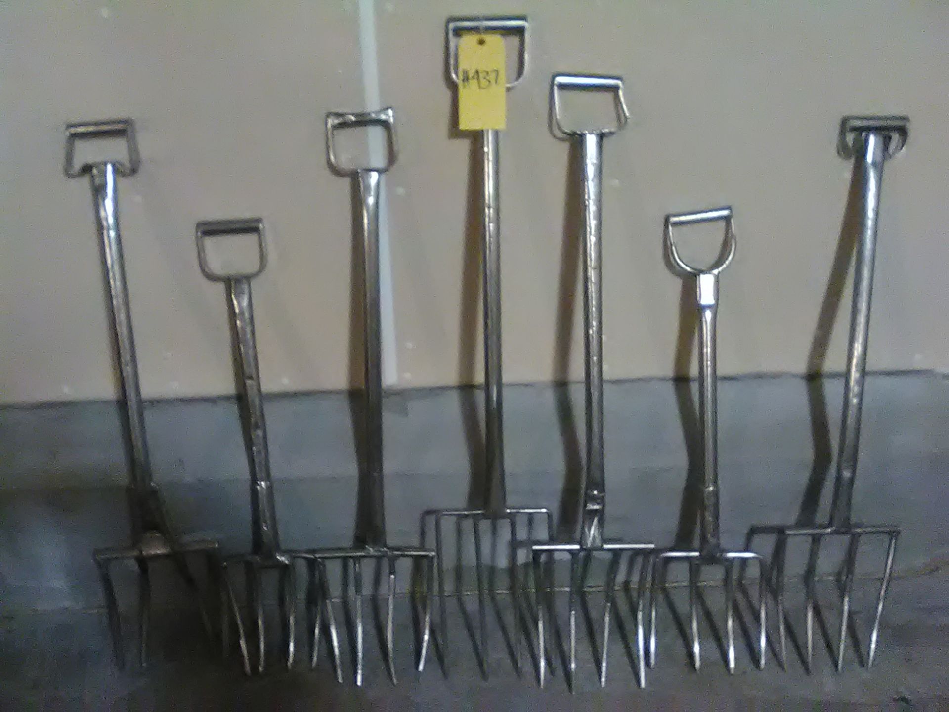 STAINLESS STEEL FORKS. LOT OF (7).