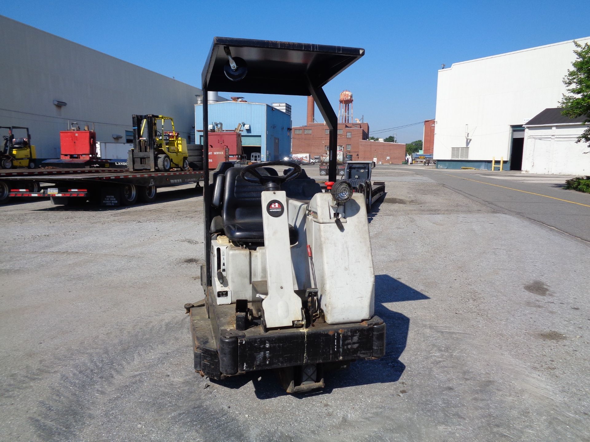 Advance 3800 Electric Floor Sweeper/Scrubber - Image 10 of 10