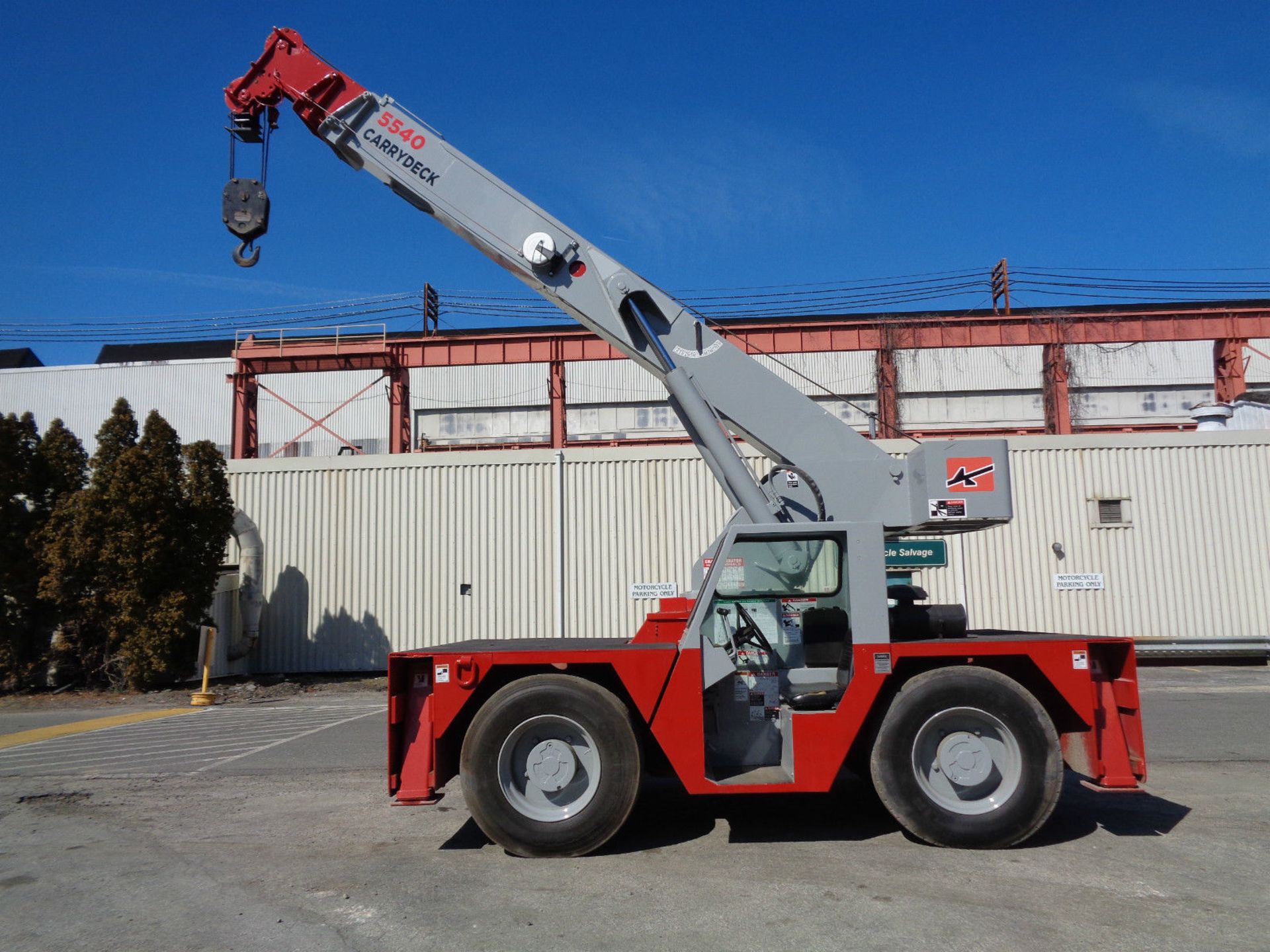 ShuttleLift 5540 15 Ton Carry Deck Crane