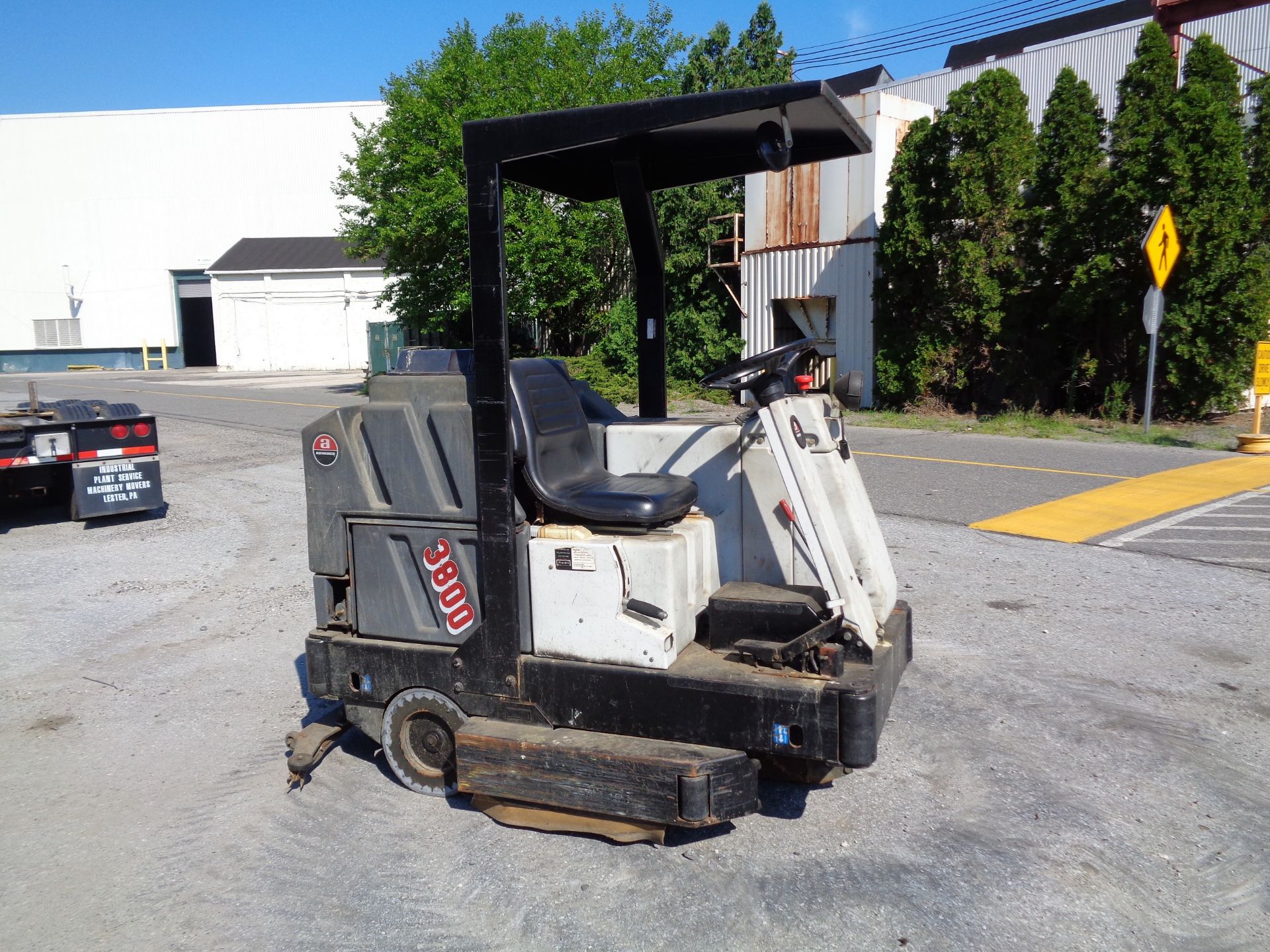 Advance 3800 Electric Floor Sweeper/Scrubber