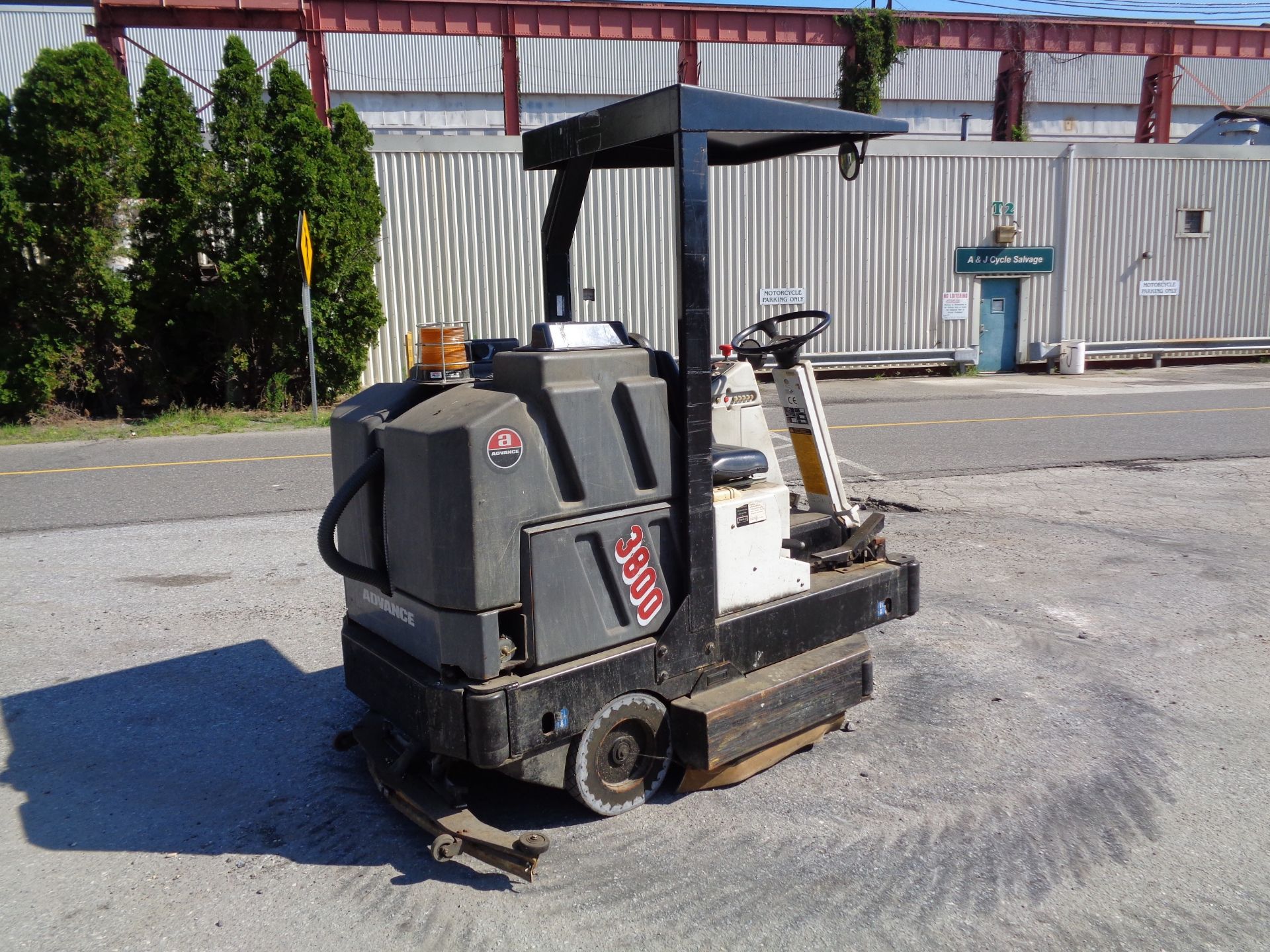 Advance 3800 Electric Floor Sweeper/Scrubber - Image 8 of 10