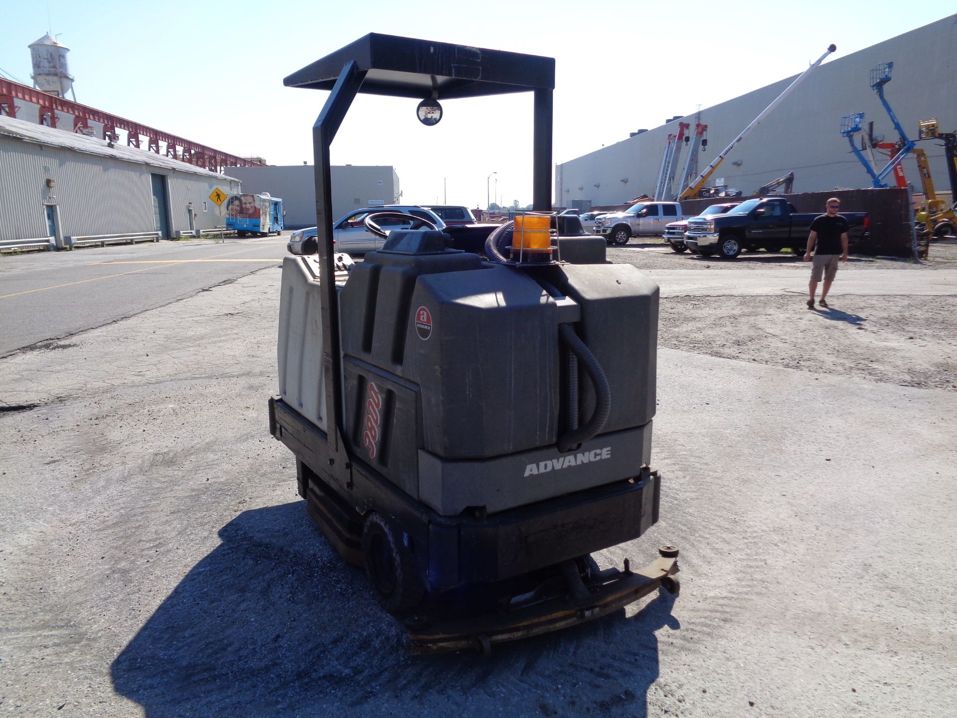 Advance 3800 Electric Floor Sweeper/Scrubber - Image 5 of 10