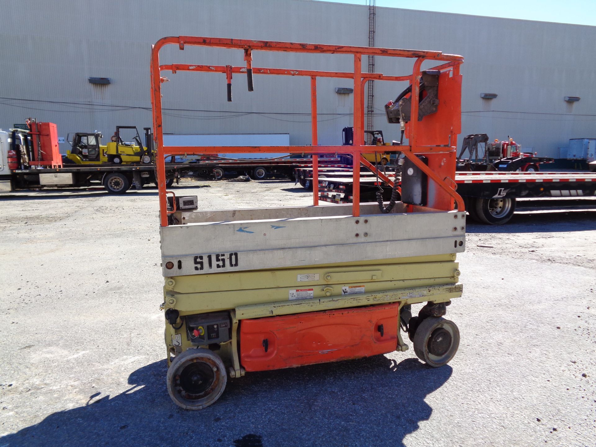 JLG 1930ES Scissor Lift -19ft height - Only 364 hours - Image 7 of 12