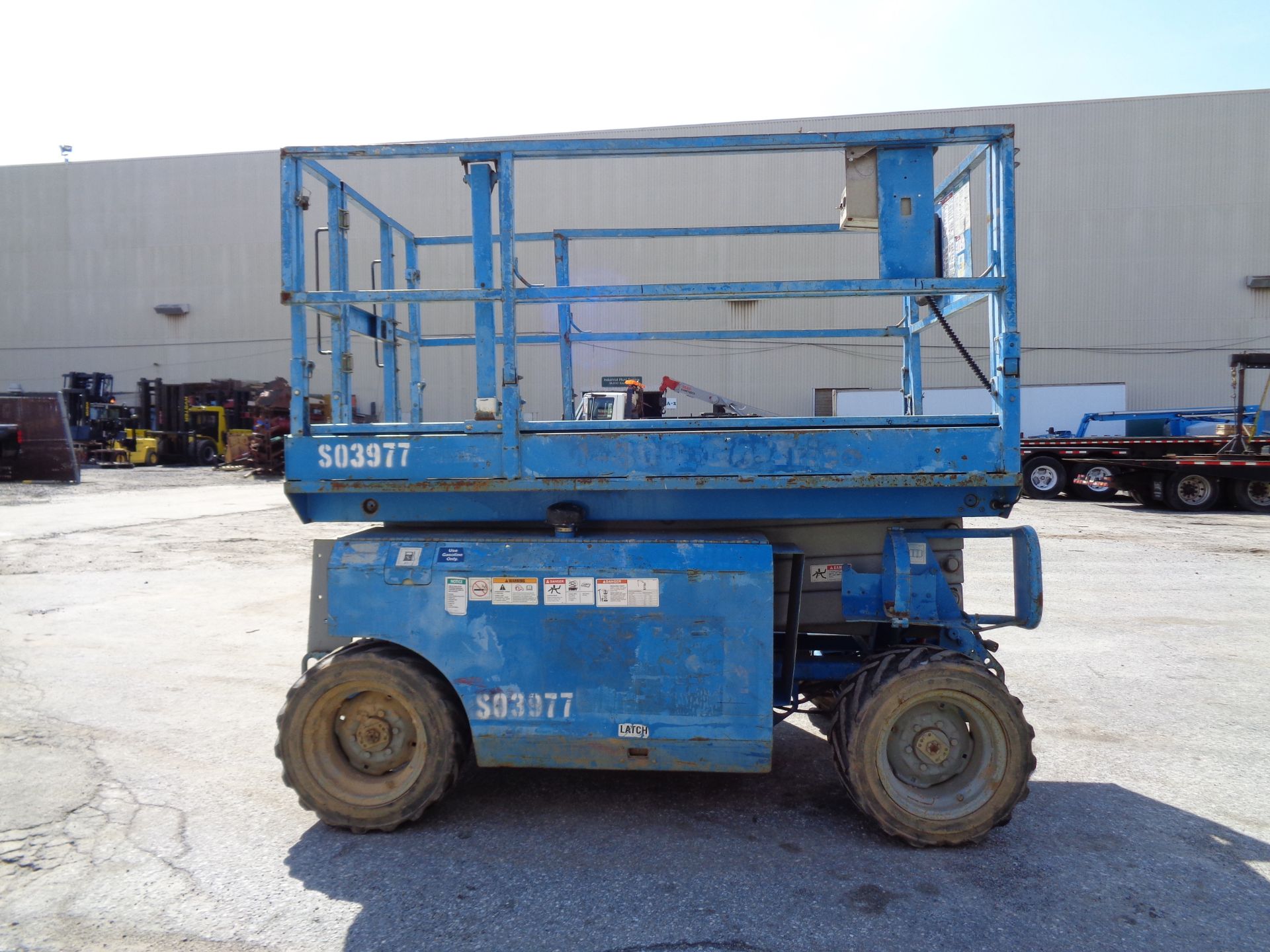 Genie GS2668RT 4x4 26ft Rough Terrain Scissor Lift - Image 8 of 12