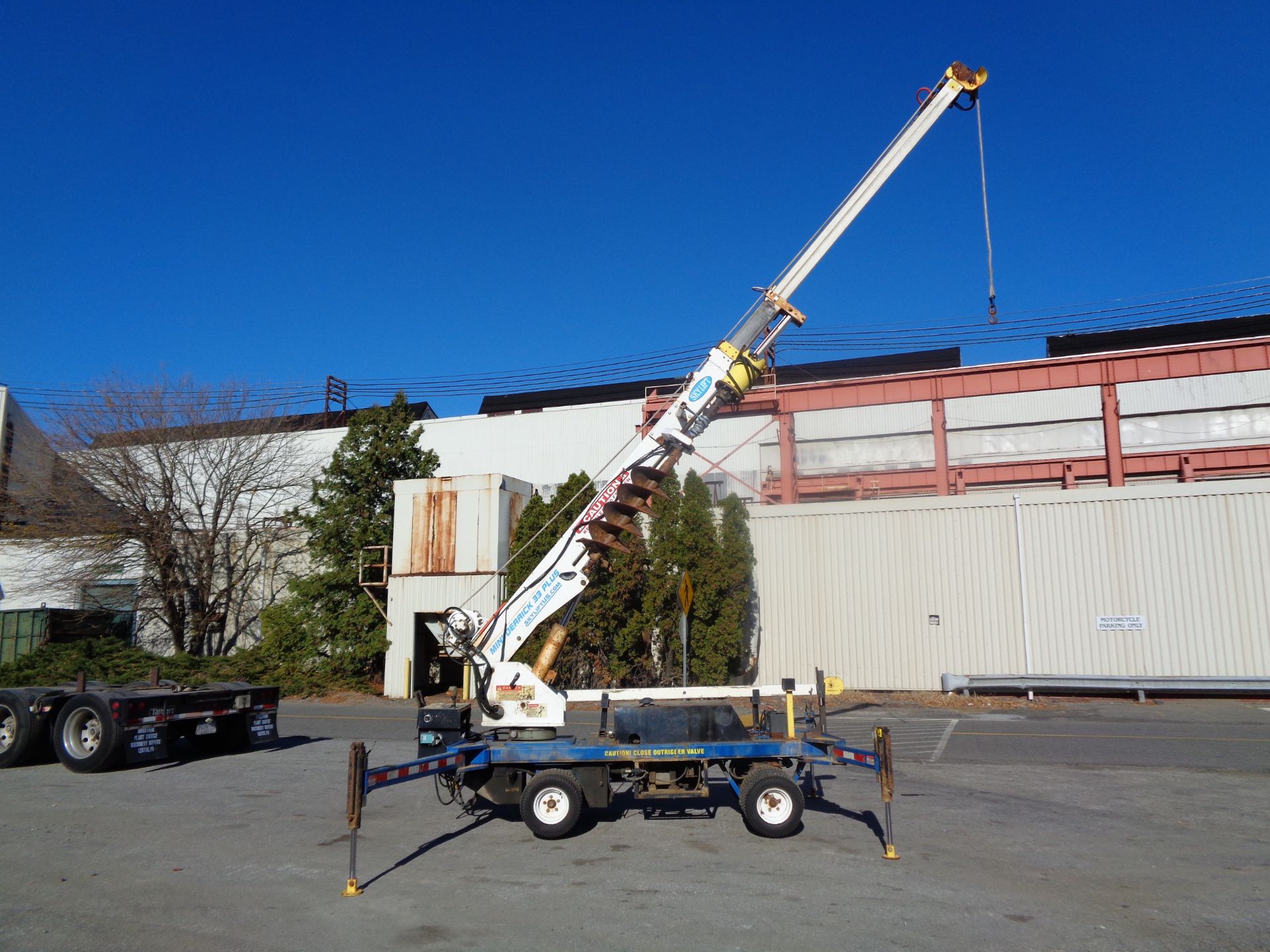 Skylift MiniD33+ Back Yard Digger Derrick Crane - With Trailer And Man Basket - Image 4 of 12