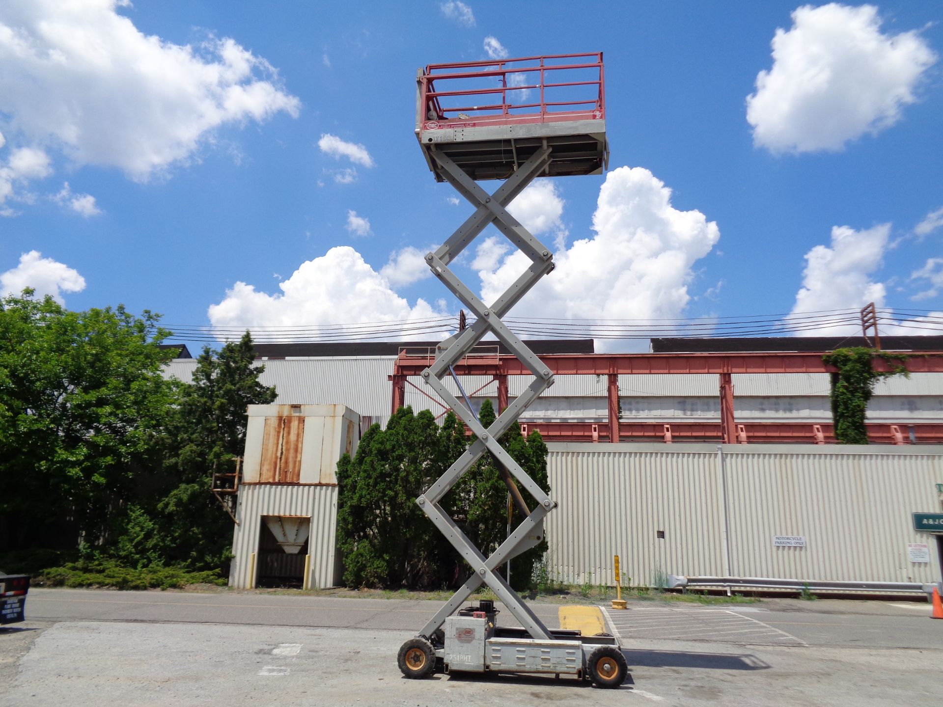 MEC 2548HT Electric Scissor Lift - Image 3 of 12