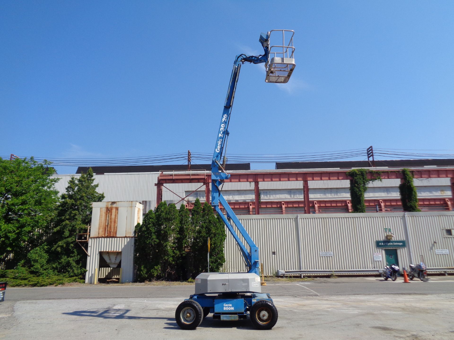 Genie Z30/20 Electric Articulating Boom Lift - 30ft Height - Image 4 of 12