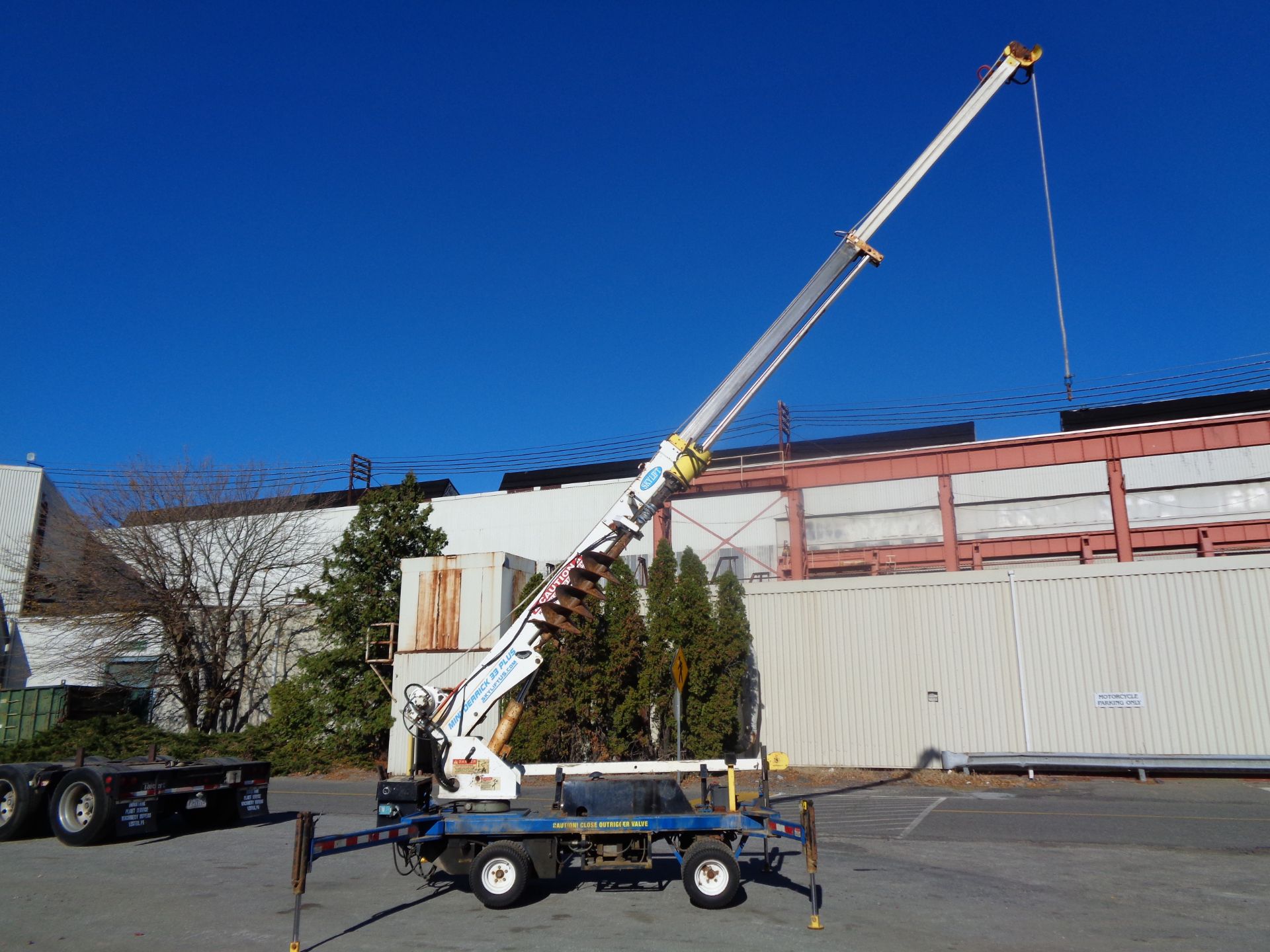 Skylift MiniD33+ Back Yard Digger Derrick Crane - With Trailer And Man Basket - Image 3 of 12