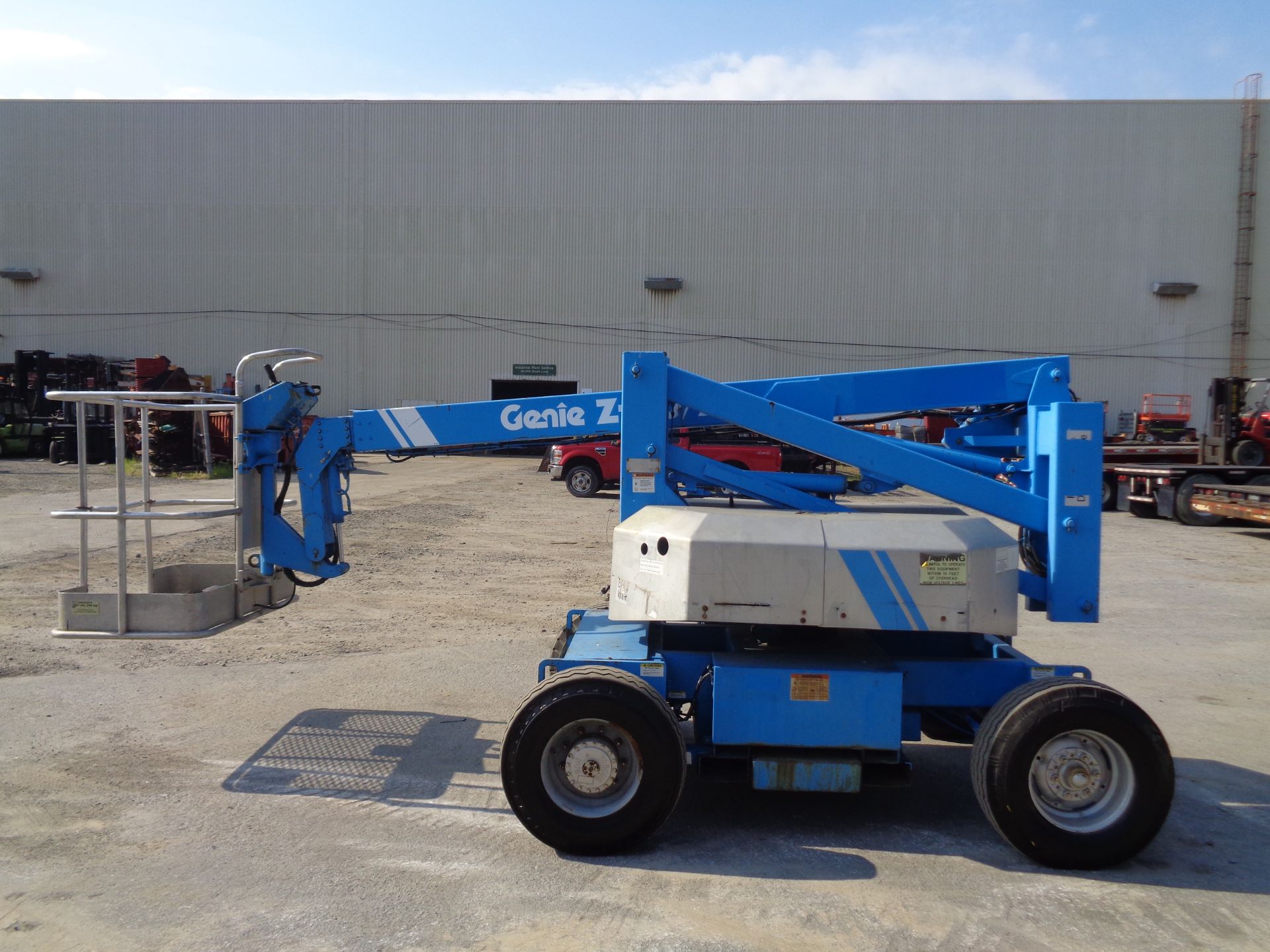 Genie Z30/20 Electric Articulating Boom Lift - 30FT Height - Image 10 of 12