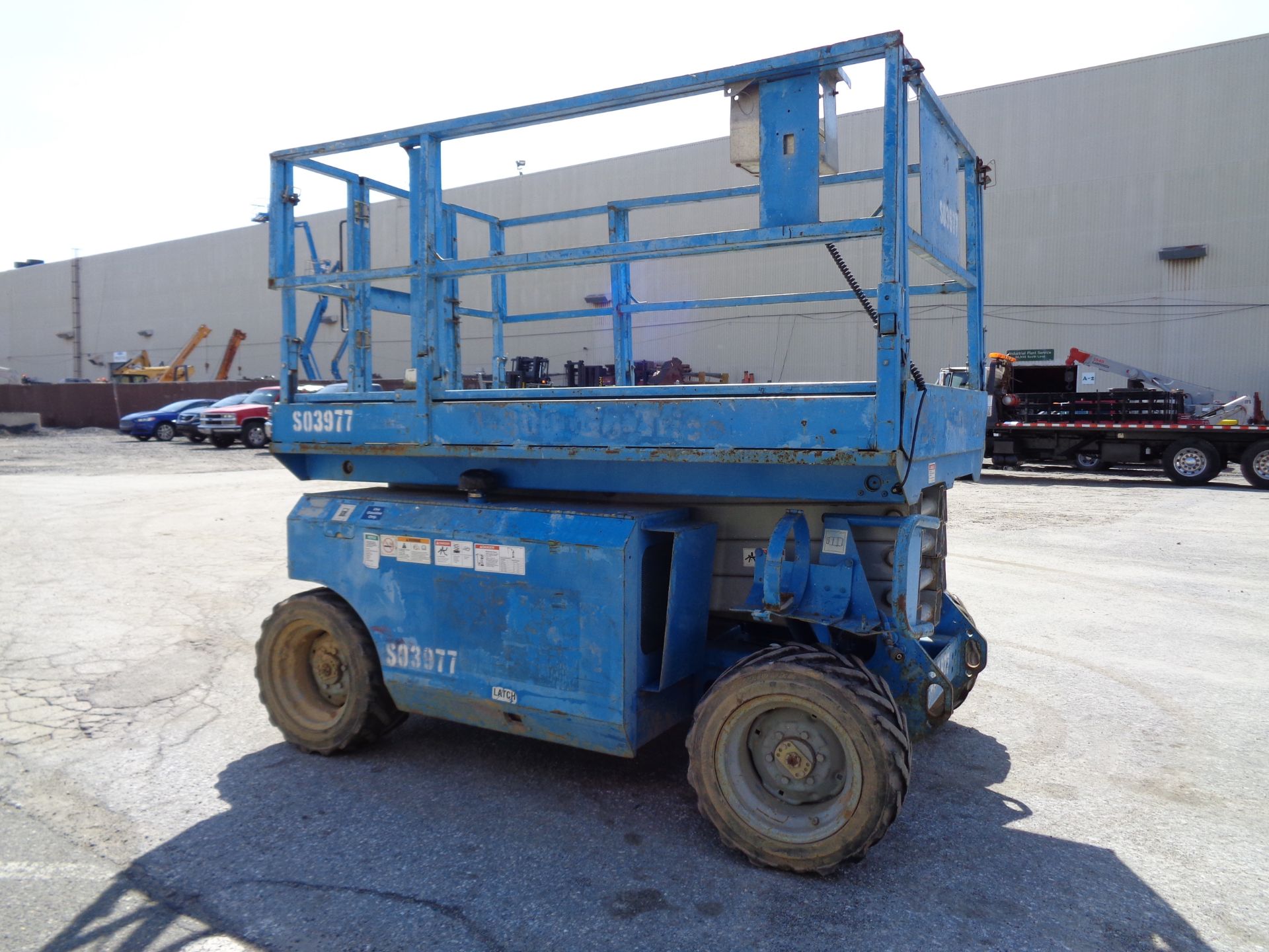 Genie GS2668RT 4x4 26ft Rough Terrain Scissor Lift - Image 9 of 12