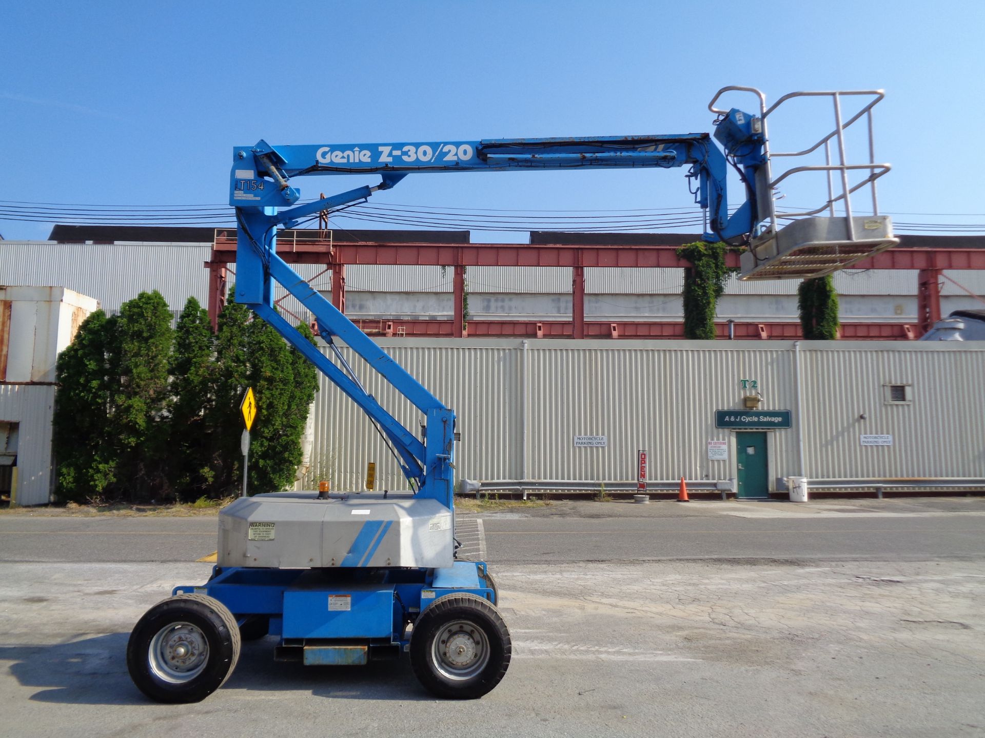 Genie Z30/20 Electric Articulating Boom Lift - 30FT Height