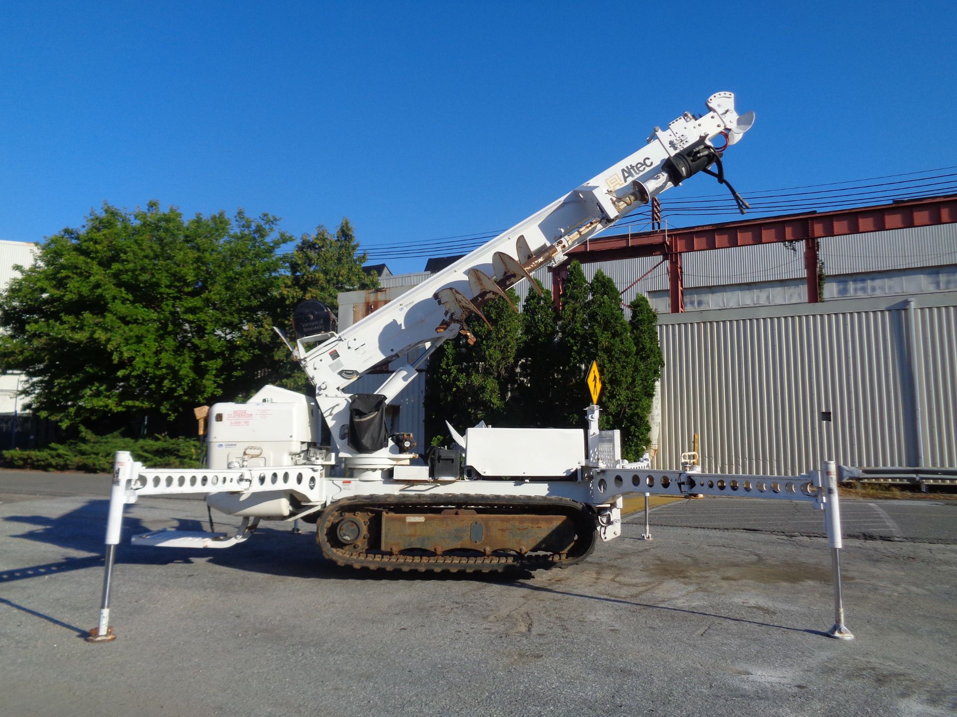 Altec DB35 Back Yard Digger Derrick Crane - Comes with Trailer