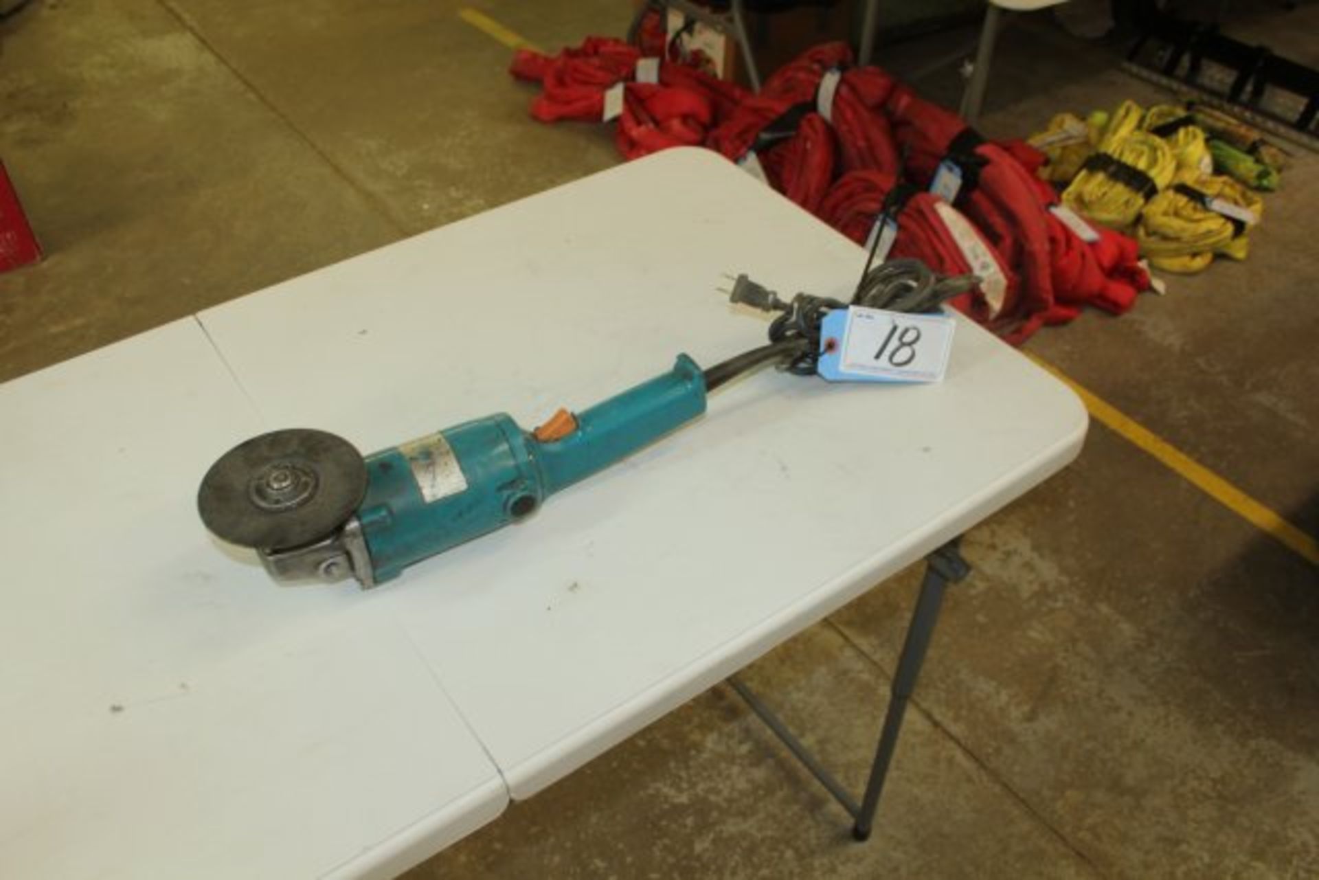 MAKITA 5IN ANGLE GRINDER