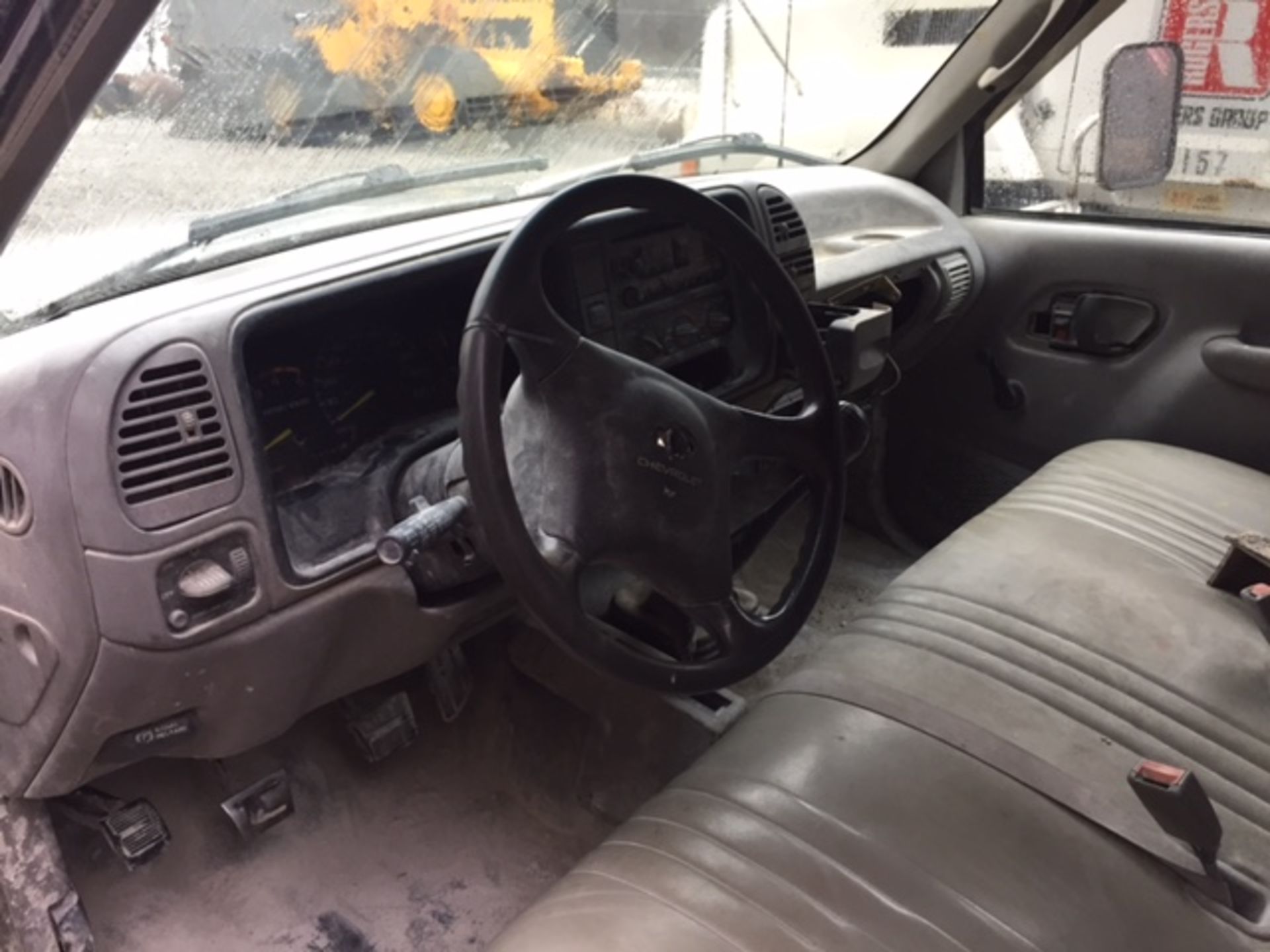 1995 Chevy 3500 Flatbed, Crew Cab, 4WD, 6.5 Diesel, 5sp. std. trans (Engine Knocks) - Image 4 of 5