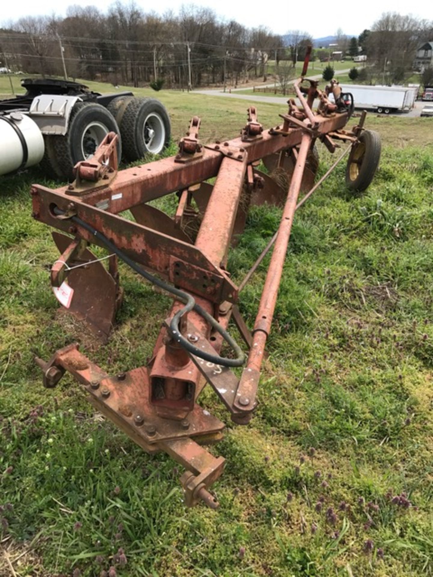 International 720 Five Bottom Plow (Located at 3681 Old State Route34, Limestone, TN 37681) - Image 3 of 3