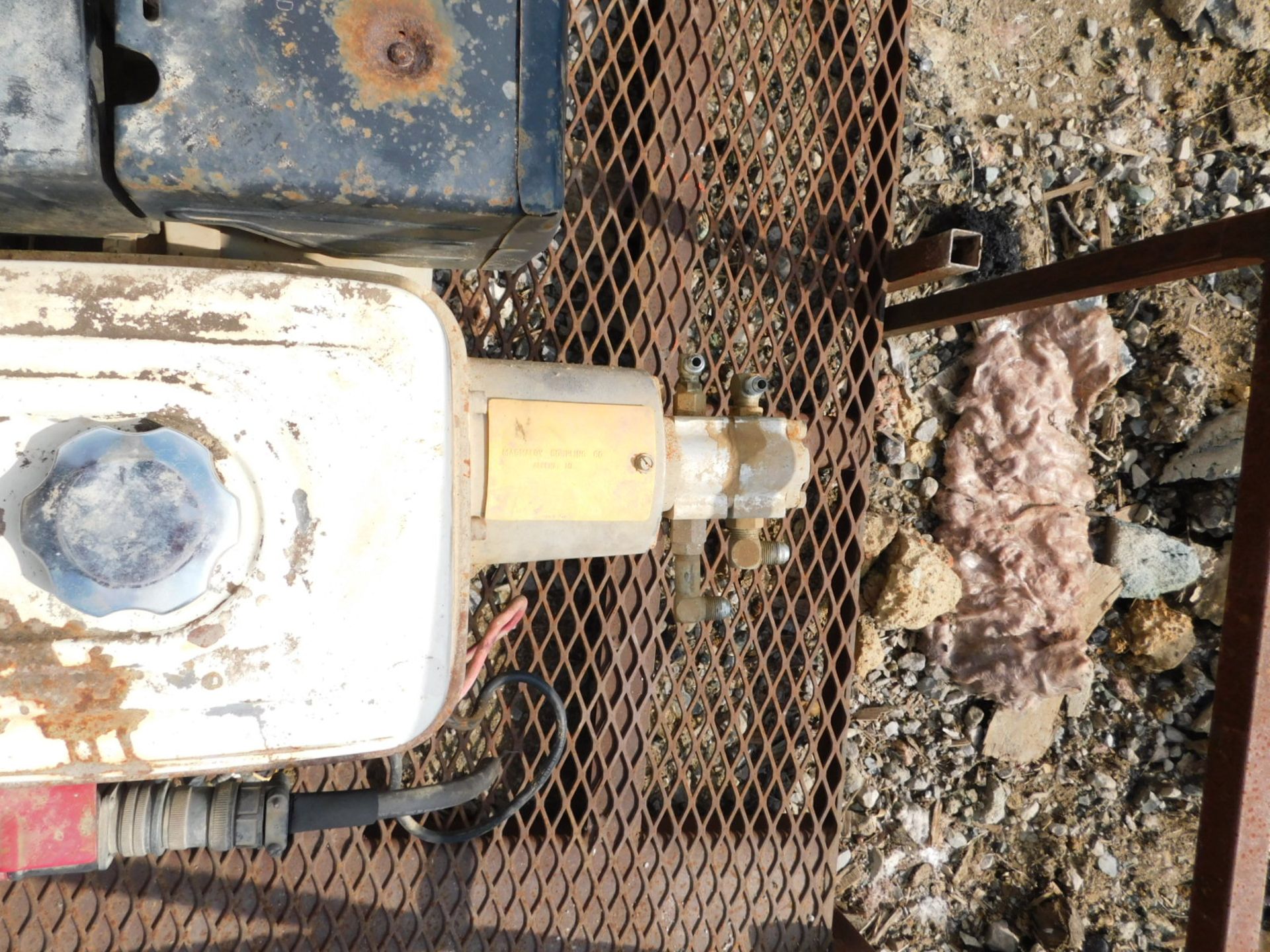 Portable Hydraulic Pump w/Honda GX390 Gas Engine (1305 Airport Road, Oakdale TN 37829) - Image 2 of 2