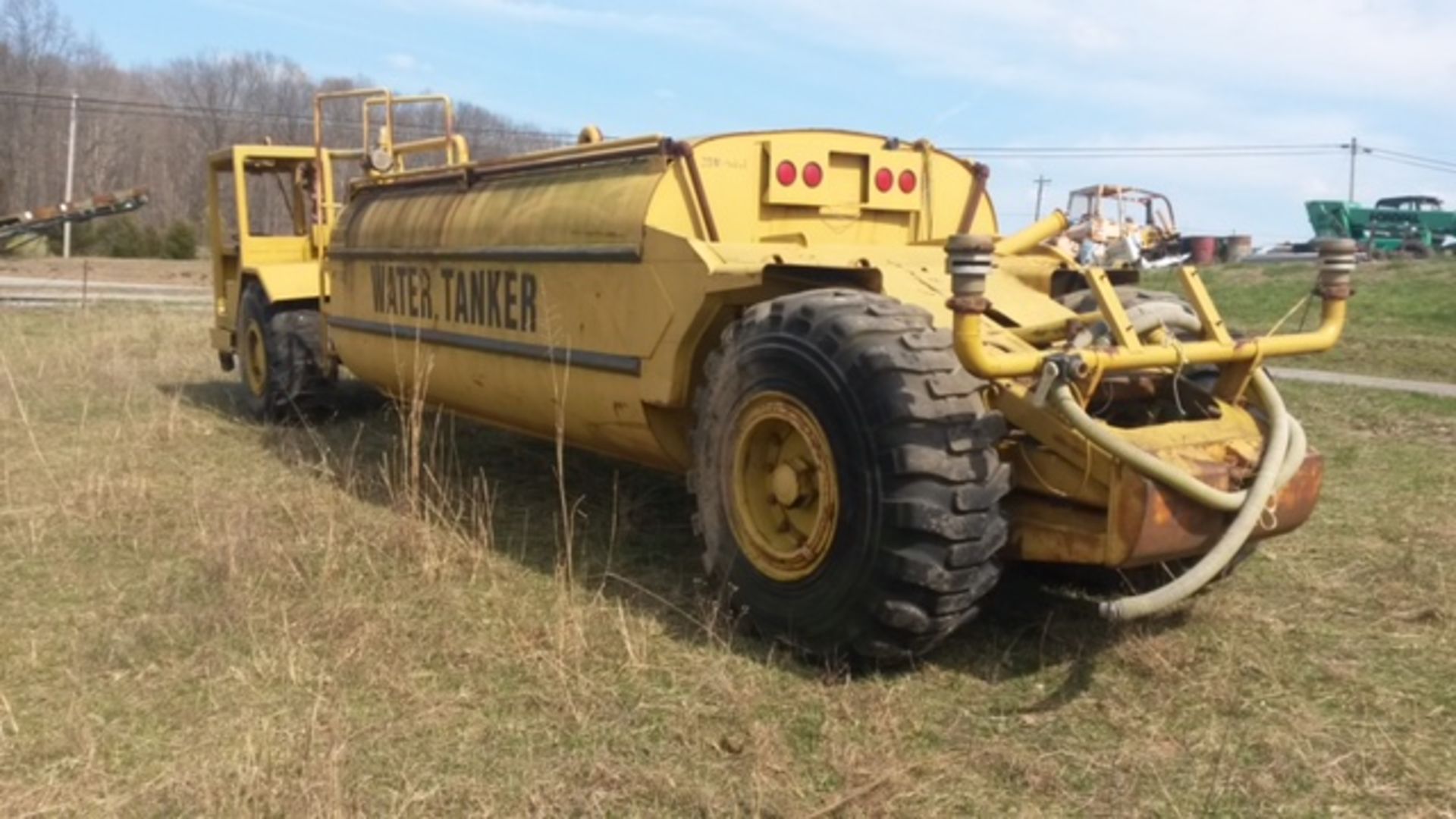 Cat 613B Articulated Water Wagon, 3208 Cat Engine, s/n 38W5481 - Image 2 of 7