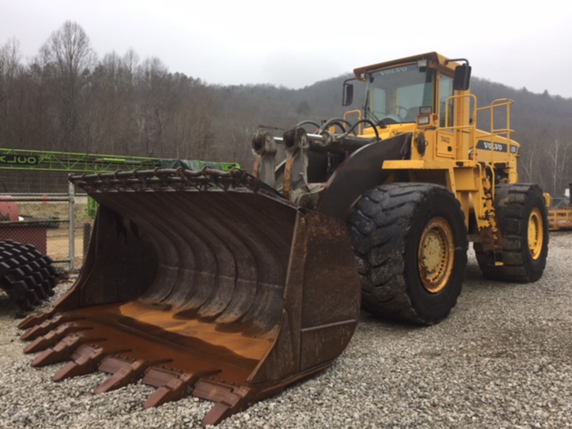 1999 Volvo L330D Rubber Tired Loader, Cab, Heat,Air, Michelin 35/65R33 Tires, Approximately 23,212 - Image 3 of 7