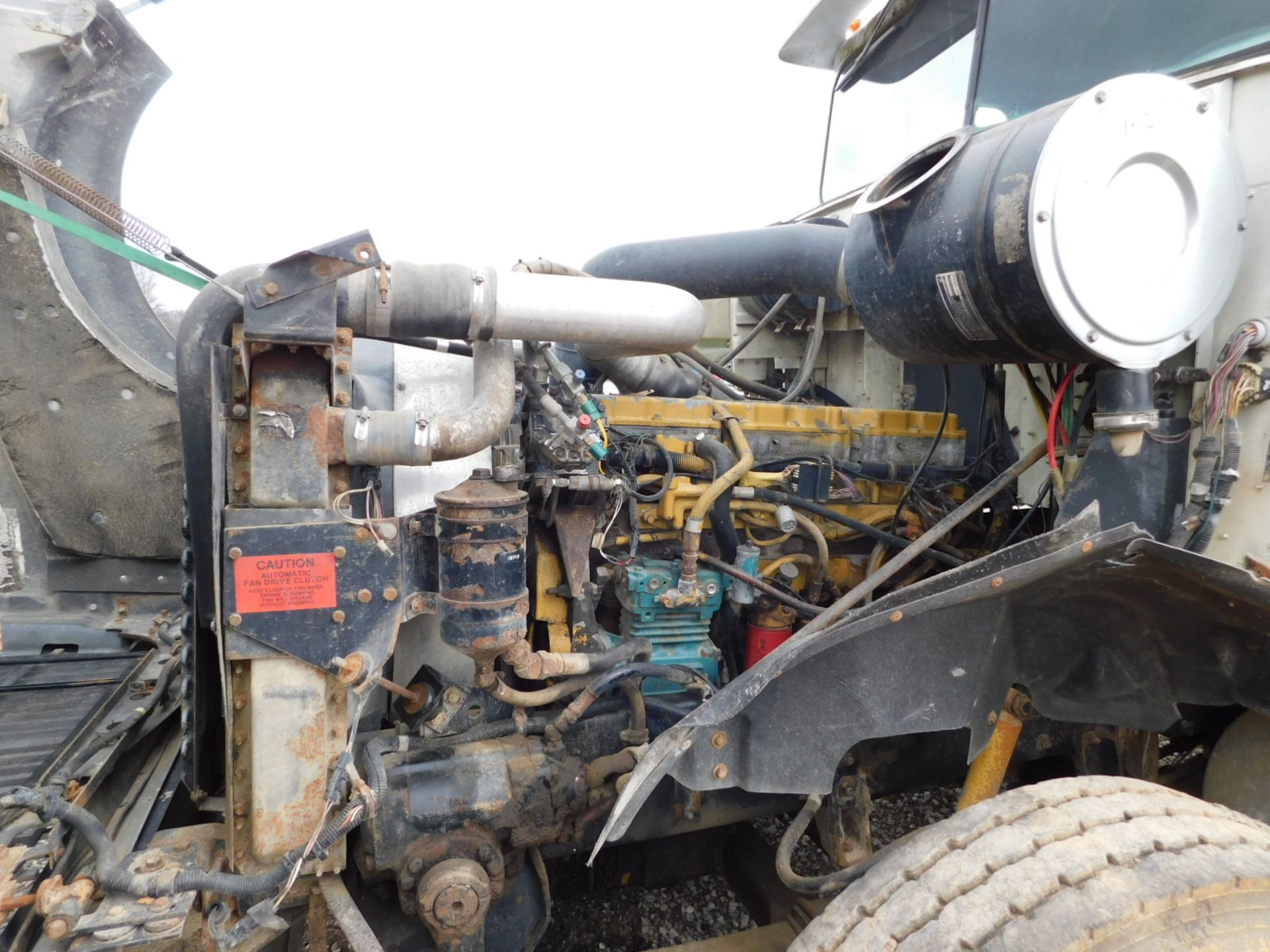 1992 International 9400 Tandem Axle Dump, CAT 3167 Diesel, 9sp (Salvage Title Only) (1994 Edmonton - Image 5 of 6