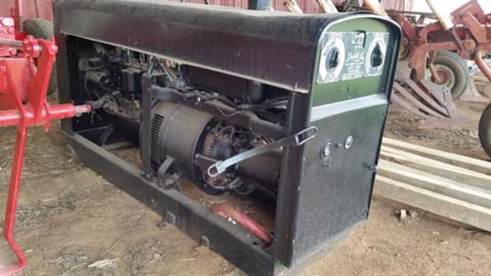 Lincoln Shield Arc 300 Welder/Generator, Gas Engine (needs work) - Bild 2 aus 2