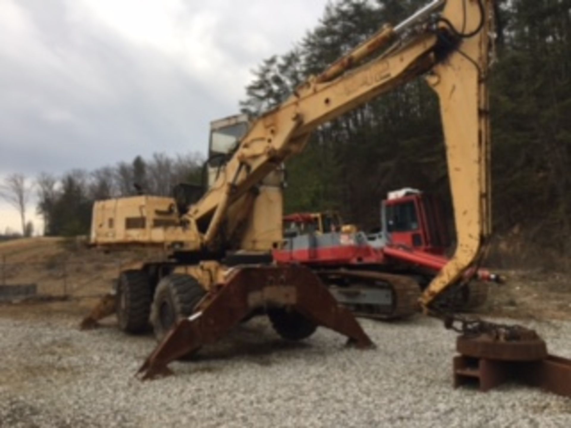 Liebherr 942 Rubber Tired Excavator w/Magnet Attachment, solid tire, 36" Magnet, Elevated Enclosed