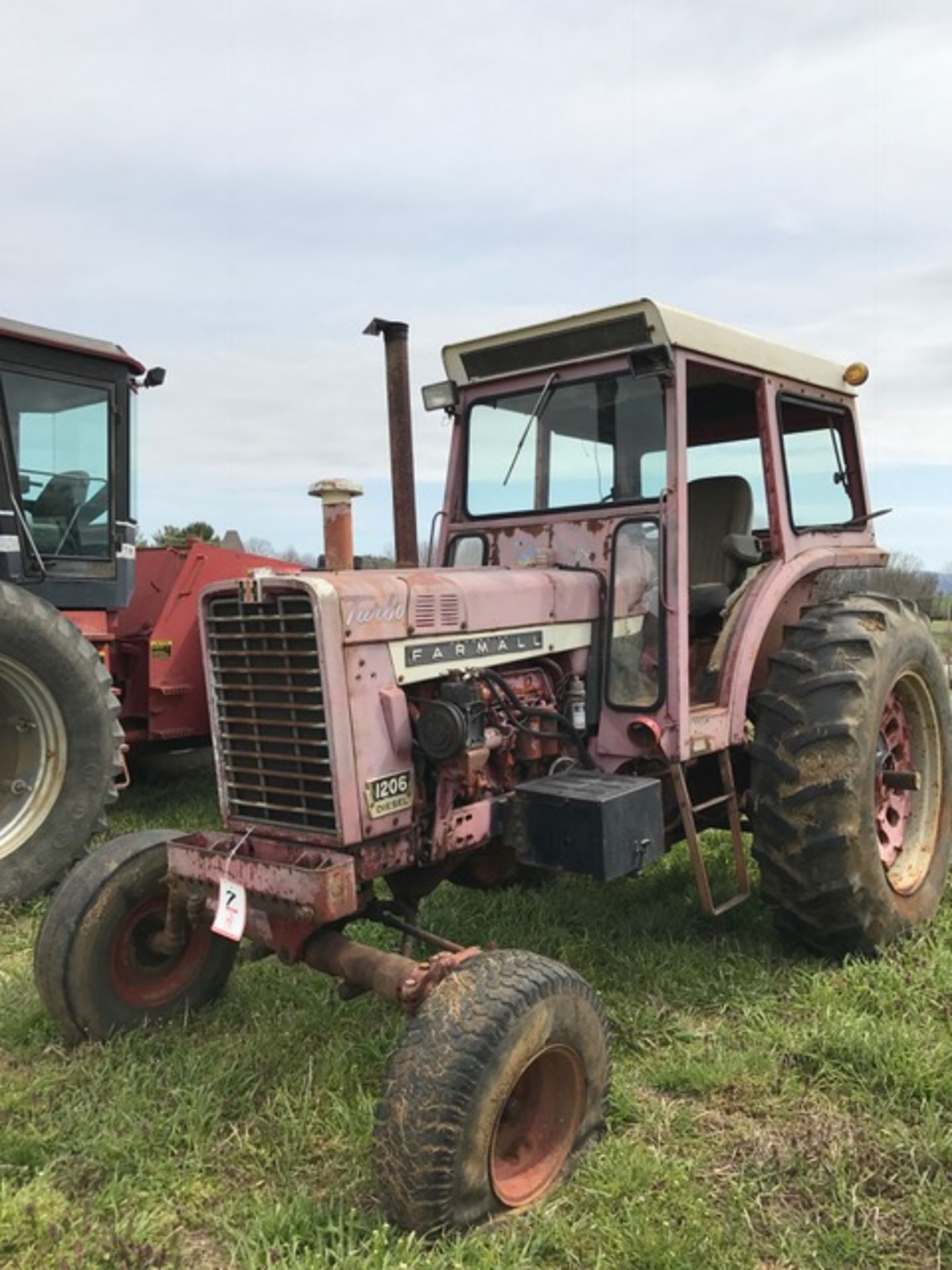 McCormick Farmall 1206 Wide Front Tractor, Enclosed Cab, Turbo, 2 Remotes, 4,619hrs, S/N 208080 ( - Image 2 of 4