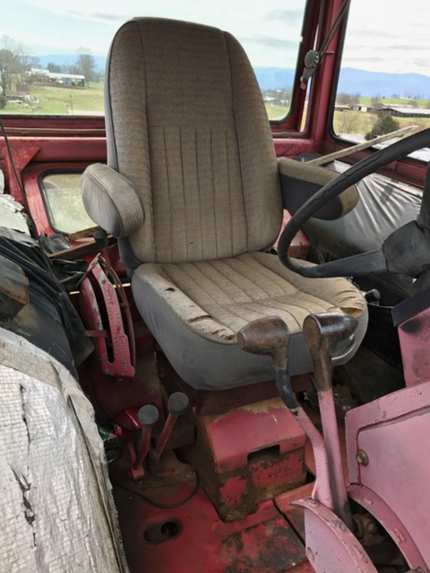 McCormick Farmall 1206 Wide Front Tractor, Enclosed Cab, Turbo, 2 Remotes, 4,619hrs, S/N 208080 ( - Image 3 of 4