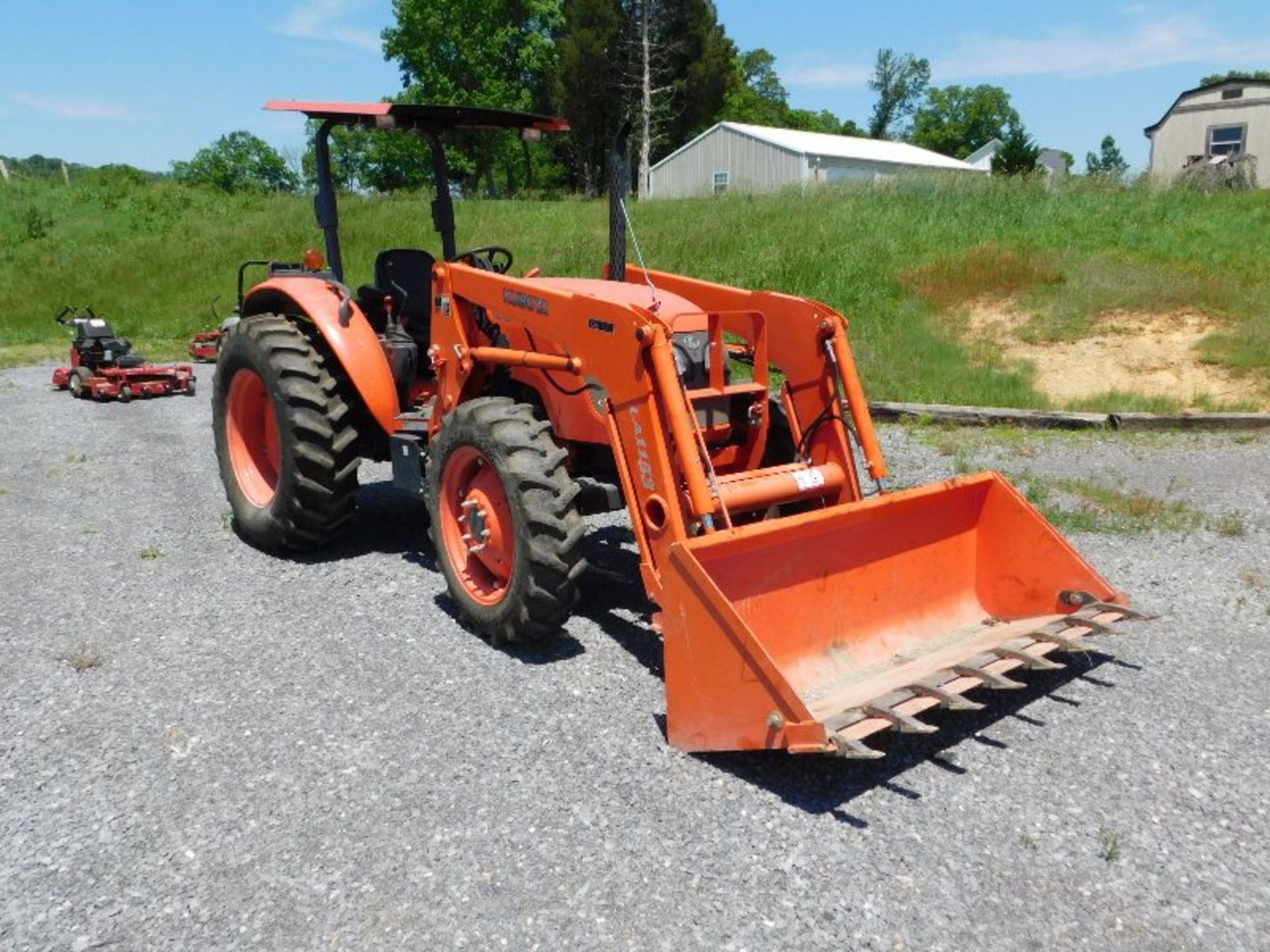 Kubota M5040 Tractor Loader, LA1153 Front Loader, 4 Wheel Drive, Roll Bar, Sunshade, Single - Image 3 of 5