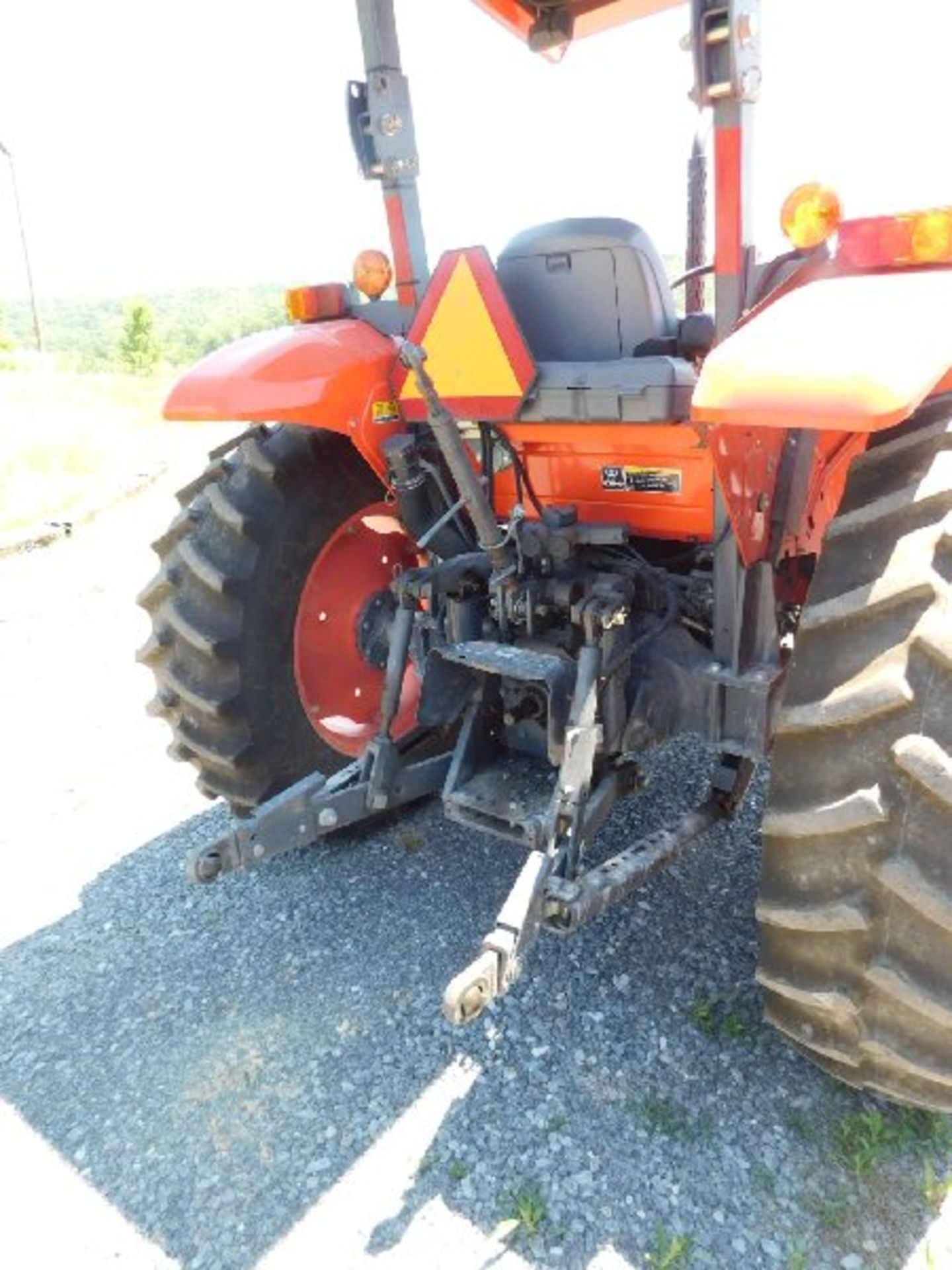 Kubota M5040 Tractor Loader, LA1153 Front Loader, 4 Wheel Drive, Roll Bar, Sunshade, Single - Image 5 of 5