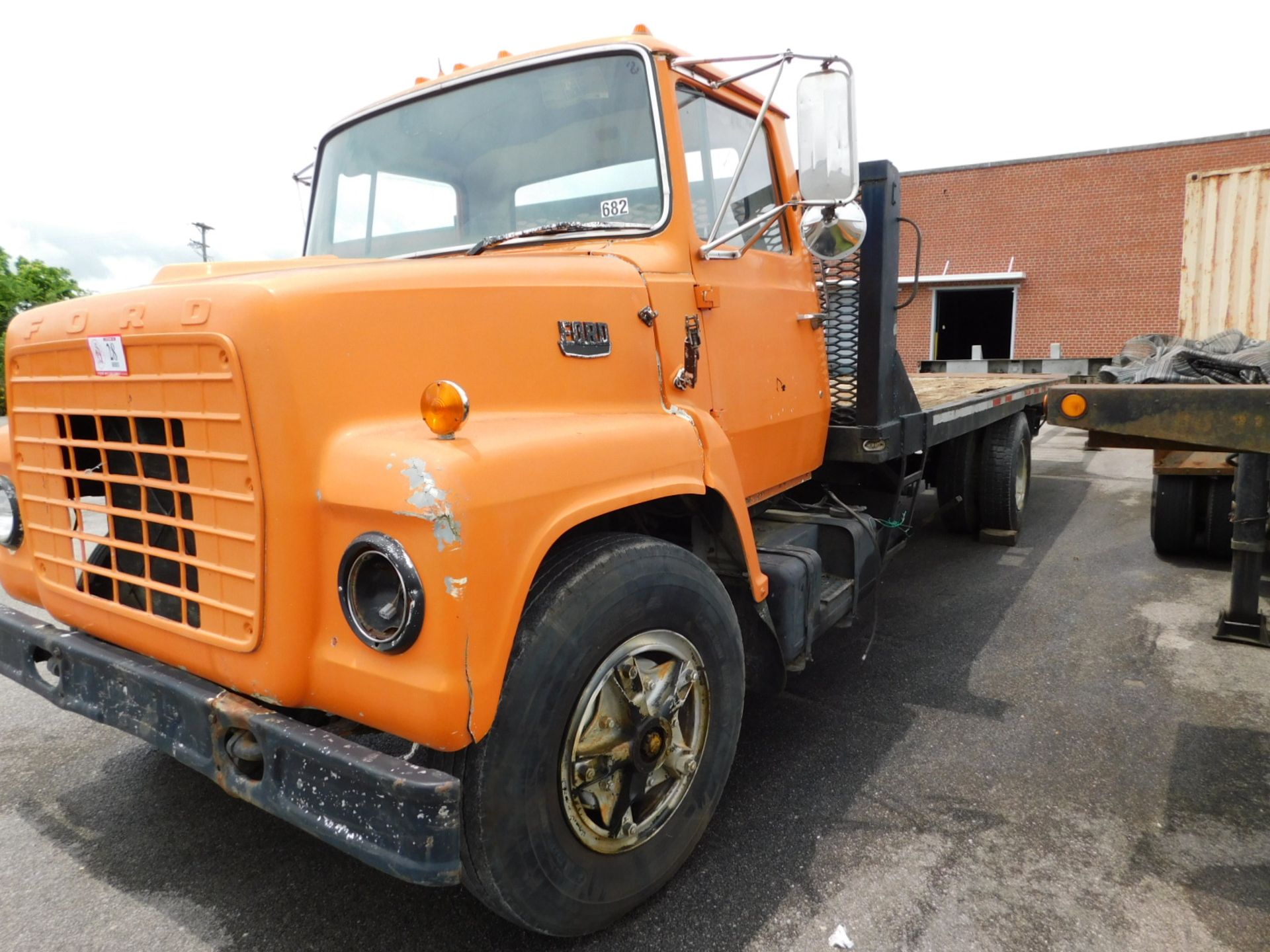 1975 Ford F-Series Custom Cab Roll Back W/Cat 3208 Diesel, (no transmission), Roll Back Bed & Winch - Image 2 of 2