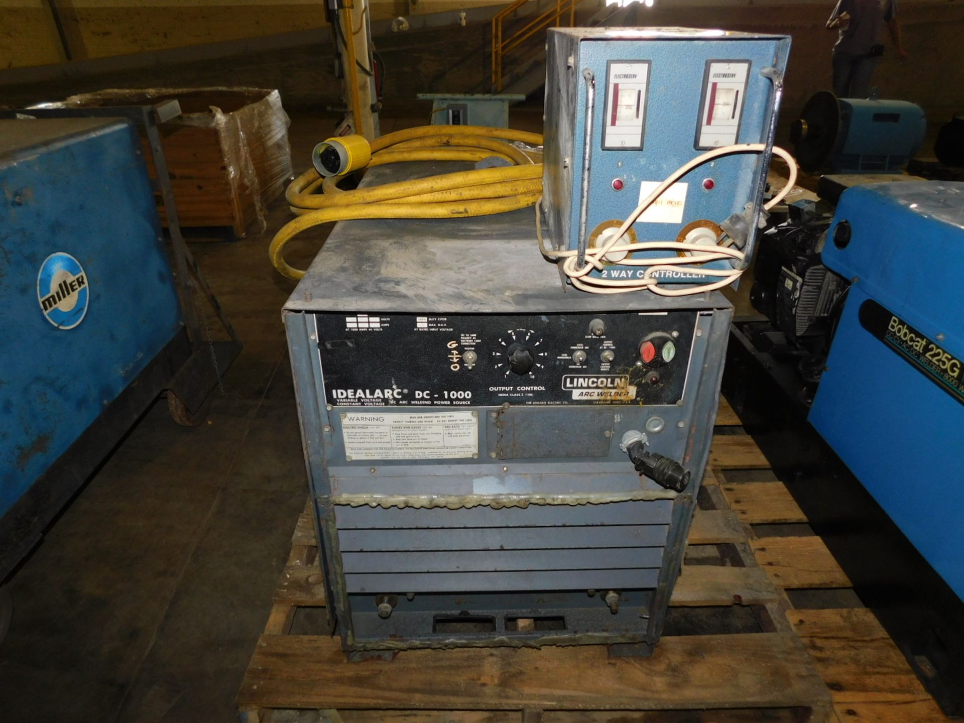 Lincoln Ideal-arc DC-1000 Arc Welding Power Source, W/Stabilizer, 230/460 Volt, S/N AC530297