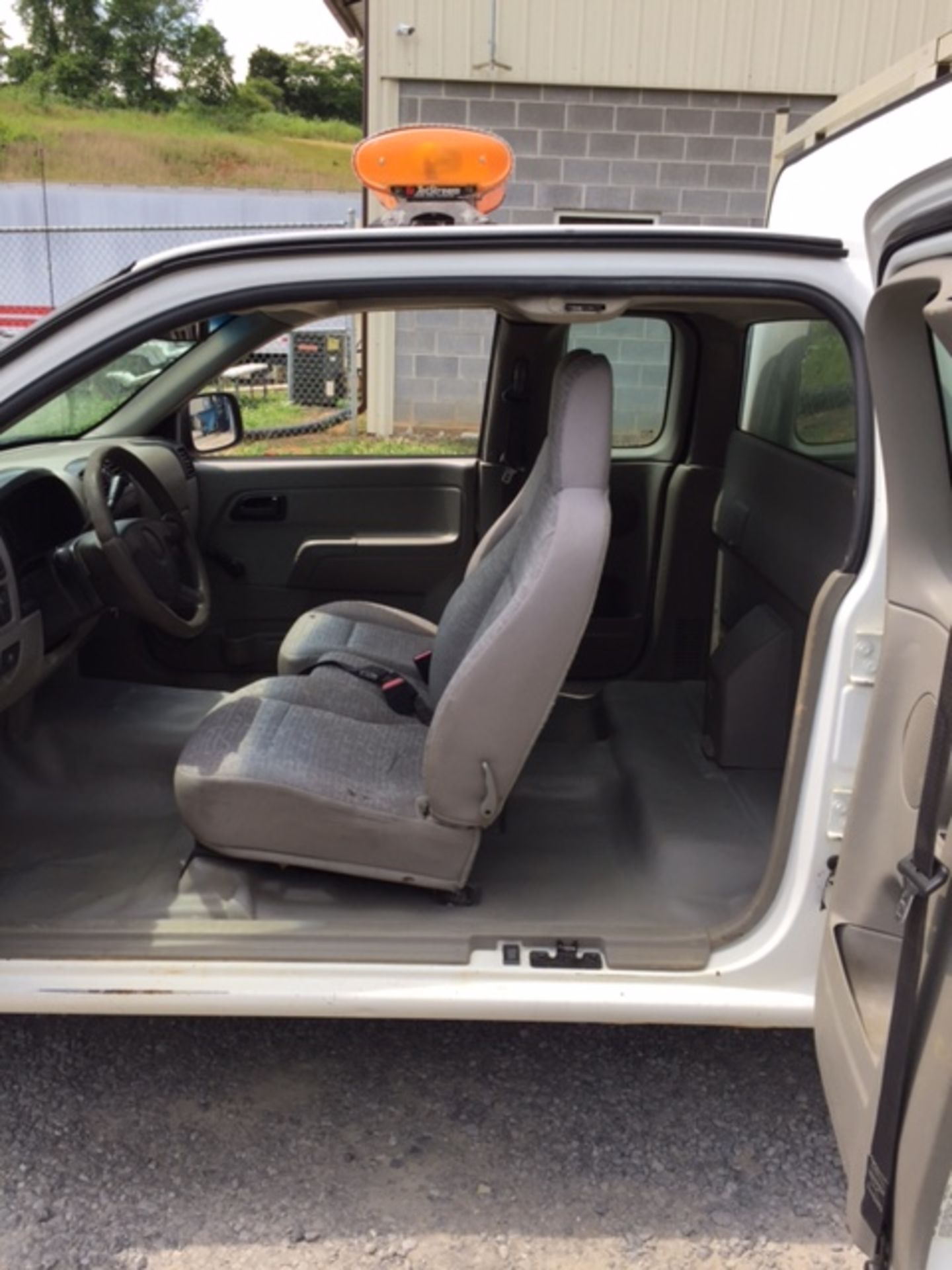 2005 GMC Canyon Extended Cab Pickup Truck, 4-Cylinder, Automatic, Service Bed Topper, Ladder Rack, - Image 4 of 8