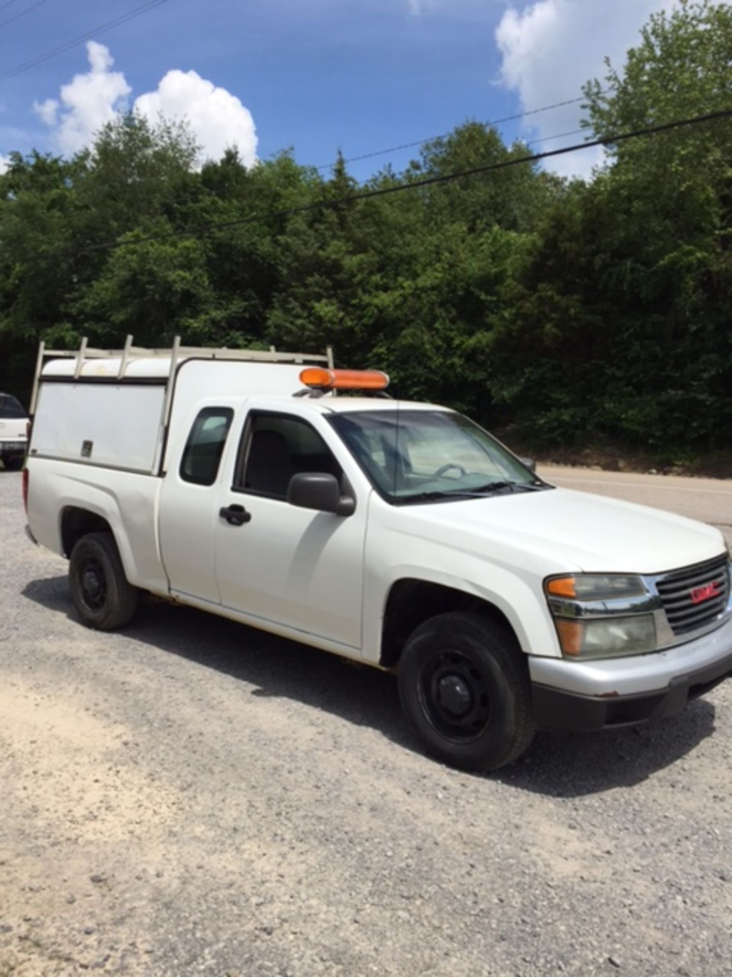 2005 GMC Canyon Extended Cab Pickup Truck, 4-Cylinder, Automatic, Service Bed Topper, Ladder Rack, - Image 2 of 8