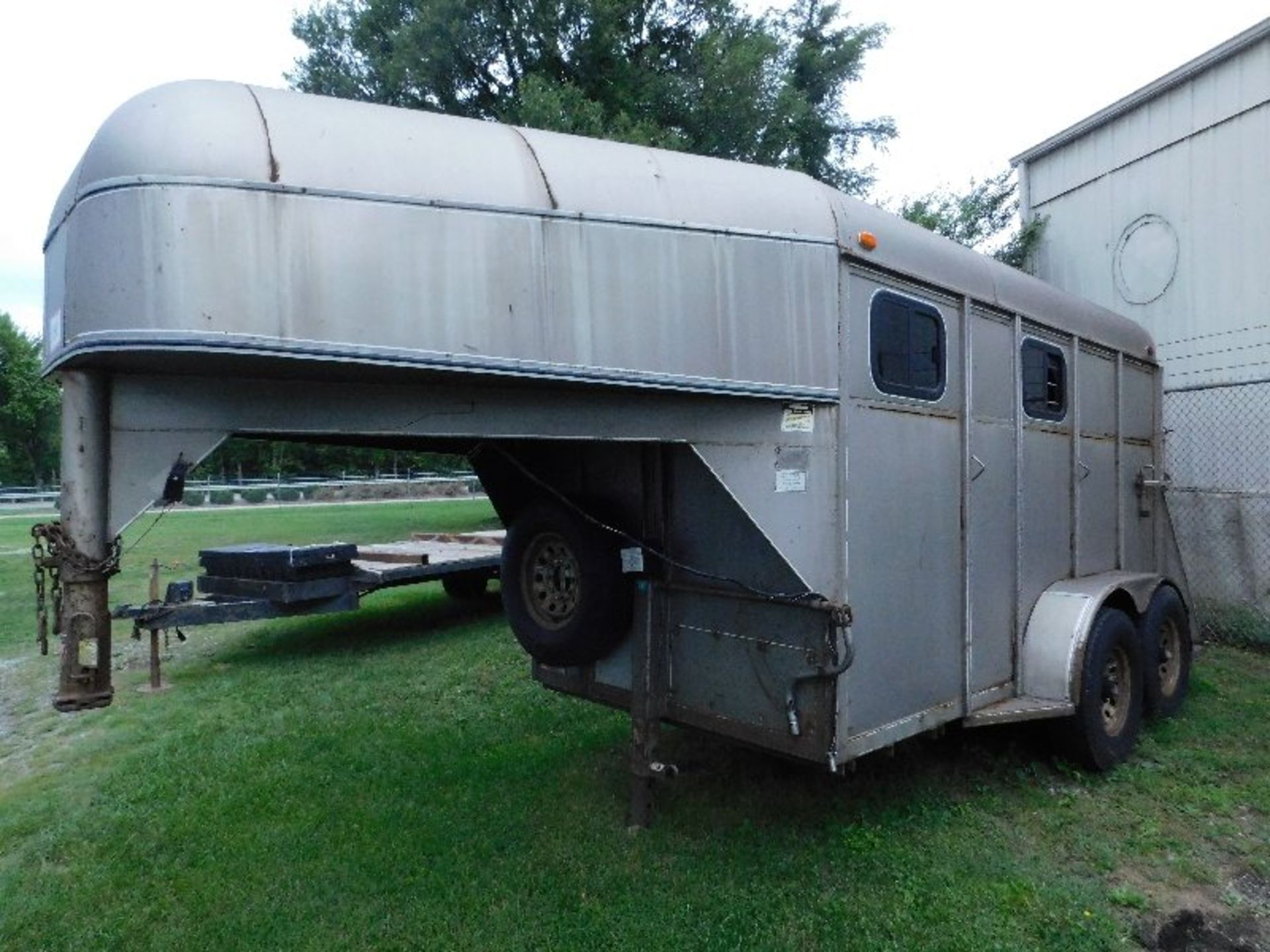 14' Gooseneck Horse Trailer, 2-Axle, 14,000LB GVWR