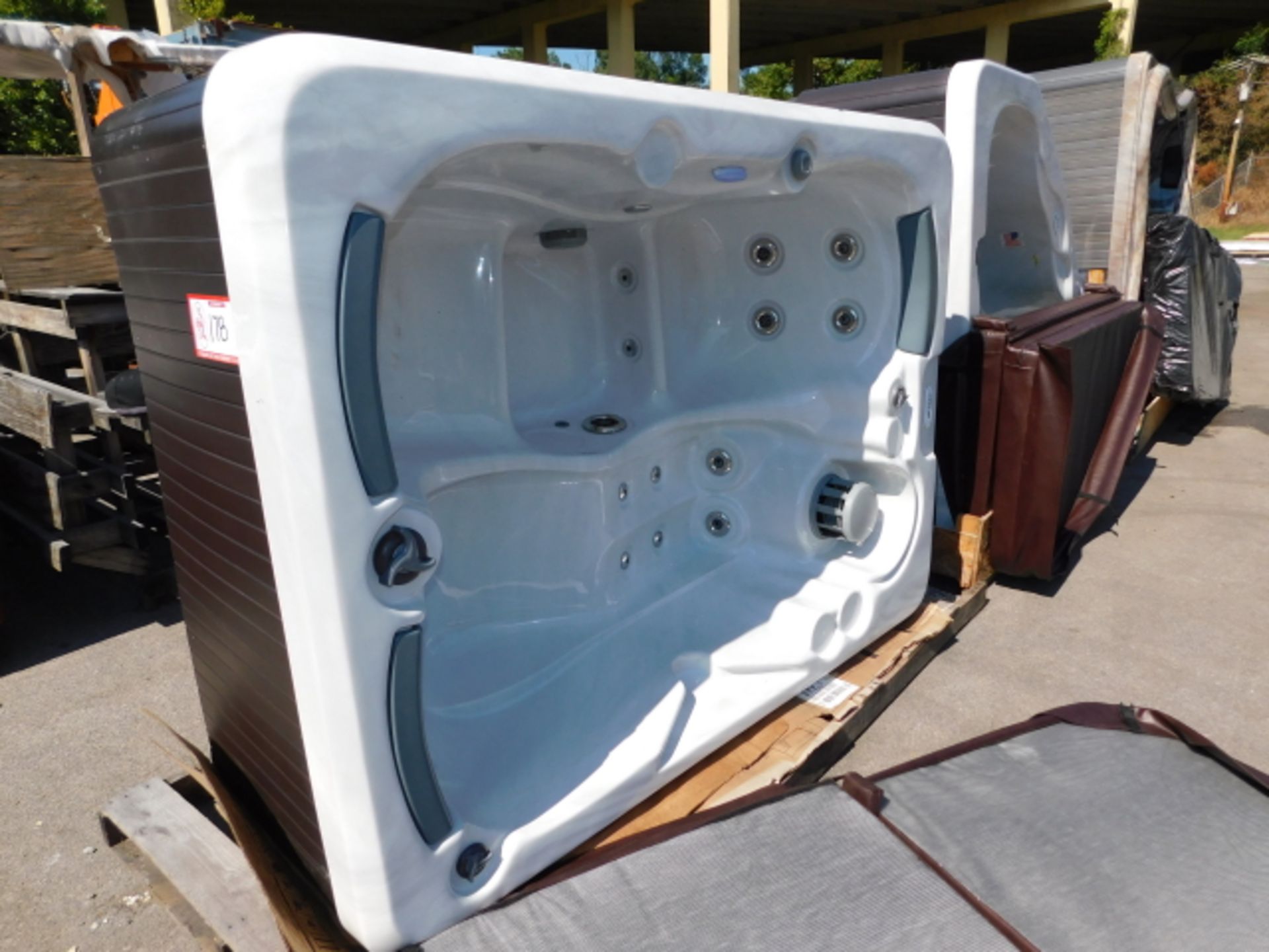 Hudson Bay HG38 - 3 person hot tub with 1 lounger (minor cosmetic and frame damage)