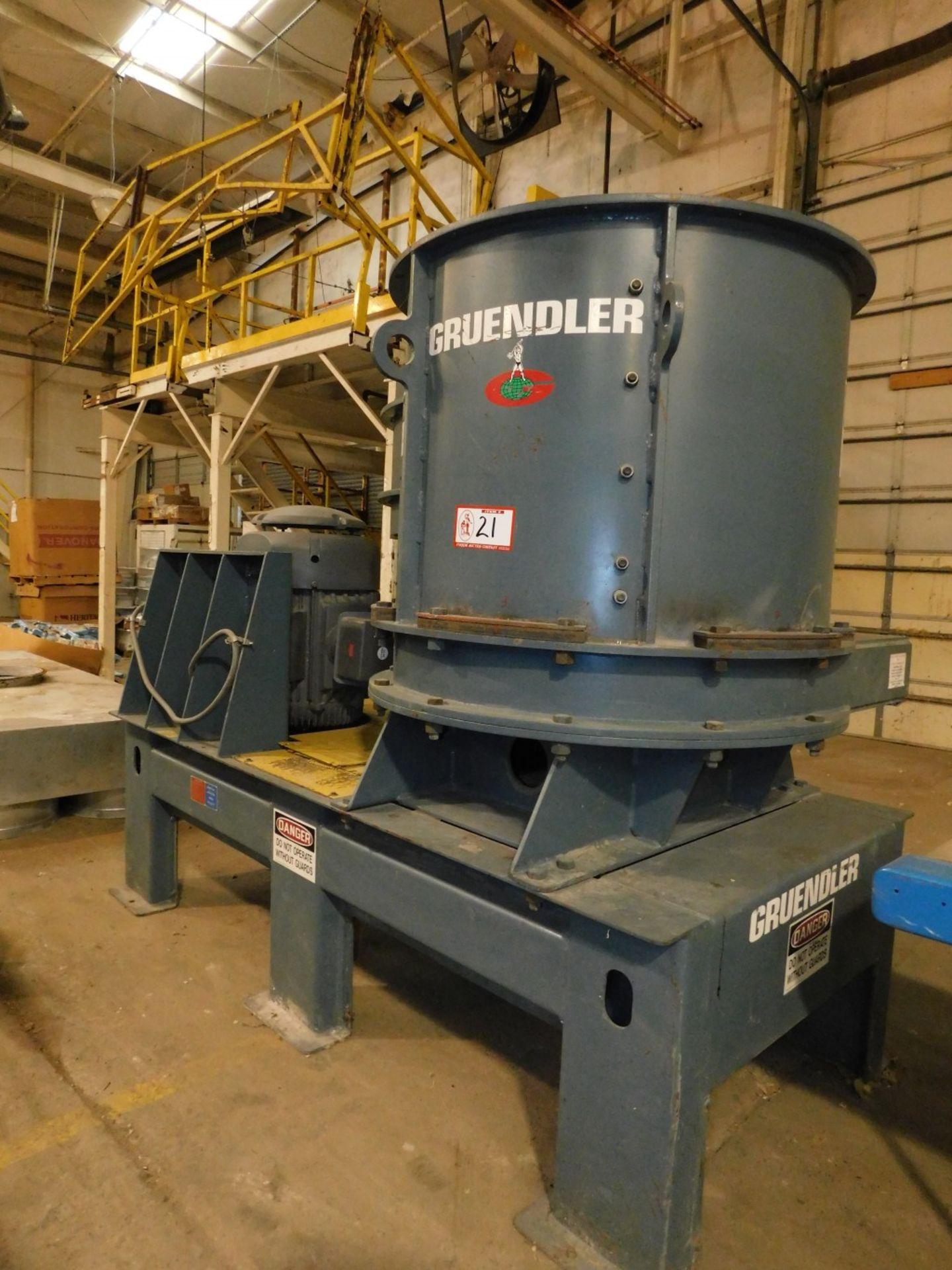 1998 Gruendler Tub Grinder, Mdl. 48-HRS, 100 HP, new blades, 48" dia., Less than 50 hrs. since - Image 2 of 5