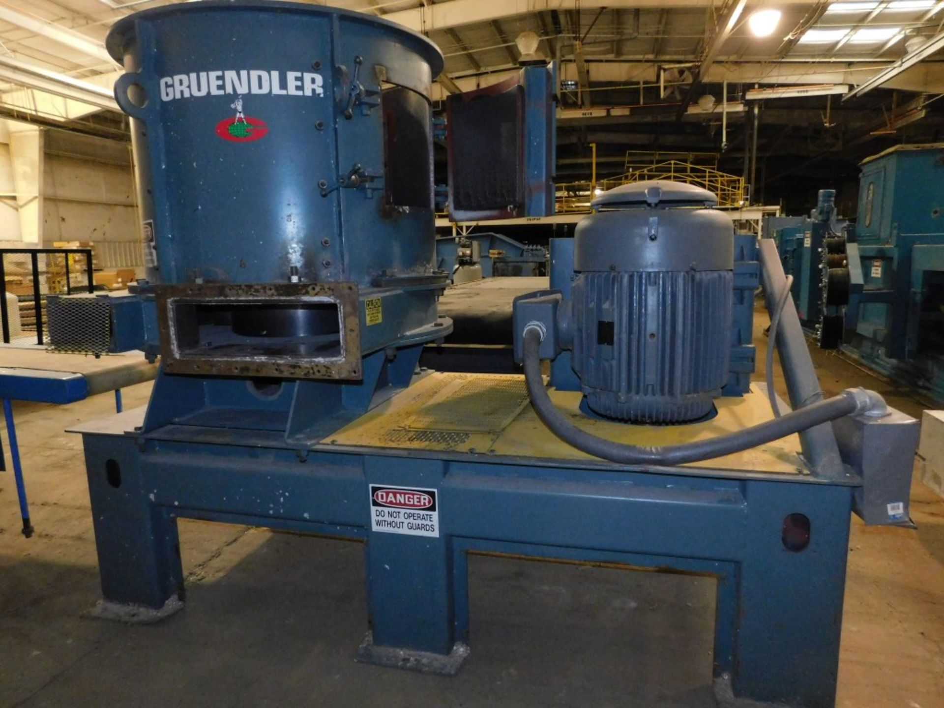 1998 Gruendler Tub Grinder, Mdl. 48-HRS, 100 HP, new blades, 48" dia., Less than 50 hrs. since - Image 3 of 5