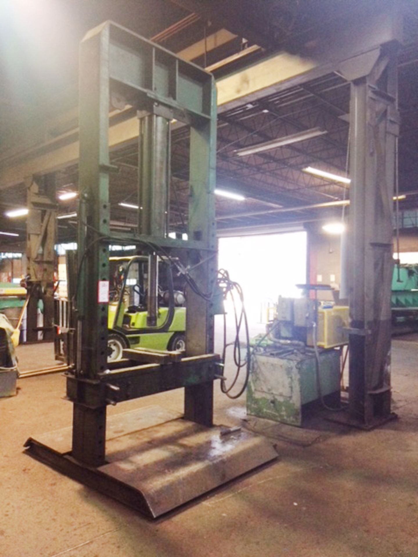 150 ton Hydraulic Shot Press w/ Hydraulic Traveling Bed, 48" between rails & 48" stroke