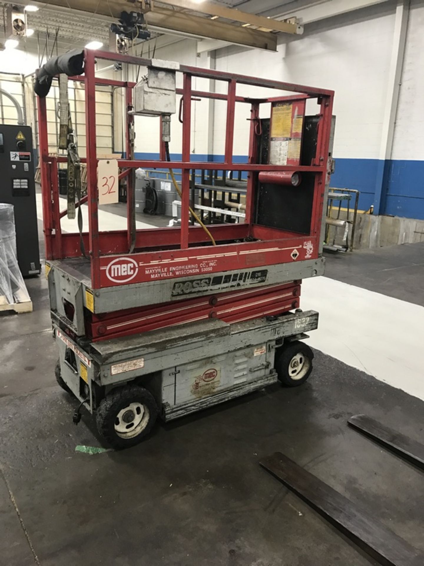 Mec Electric Scissor Lift, Model 1632, Capacity: 500 lbs., Lift Height: 16'