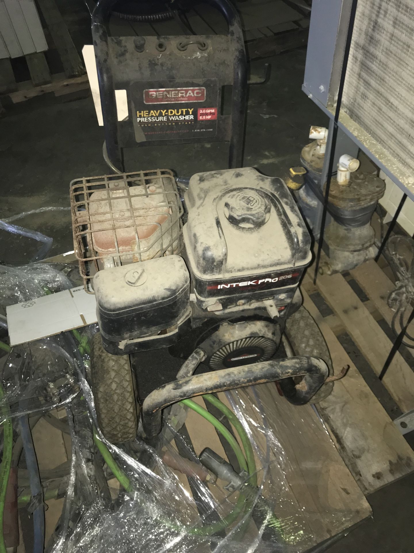 Generac Power Washer (gas type), 2500 PSI, 3.0 GPM, 6.5 HP and pallet contents - Image 4 of 6