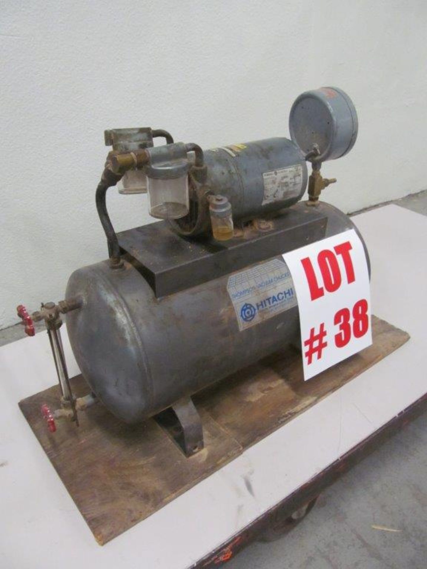 HITACHI / GAST VACUUM PUMP MODEL: 0522-V3-G18DX, S/N: 0779, ELECTRICS: 115V/1PH/60C - Image 2 of 5