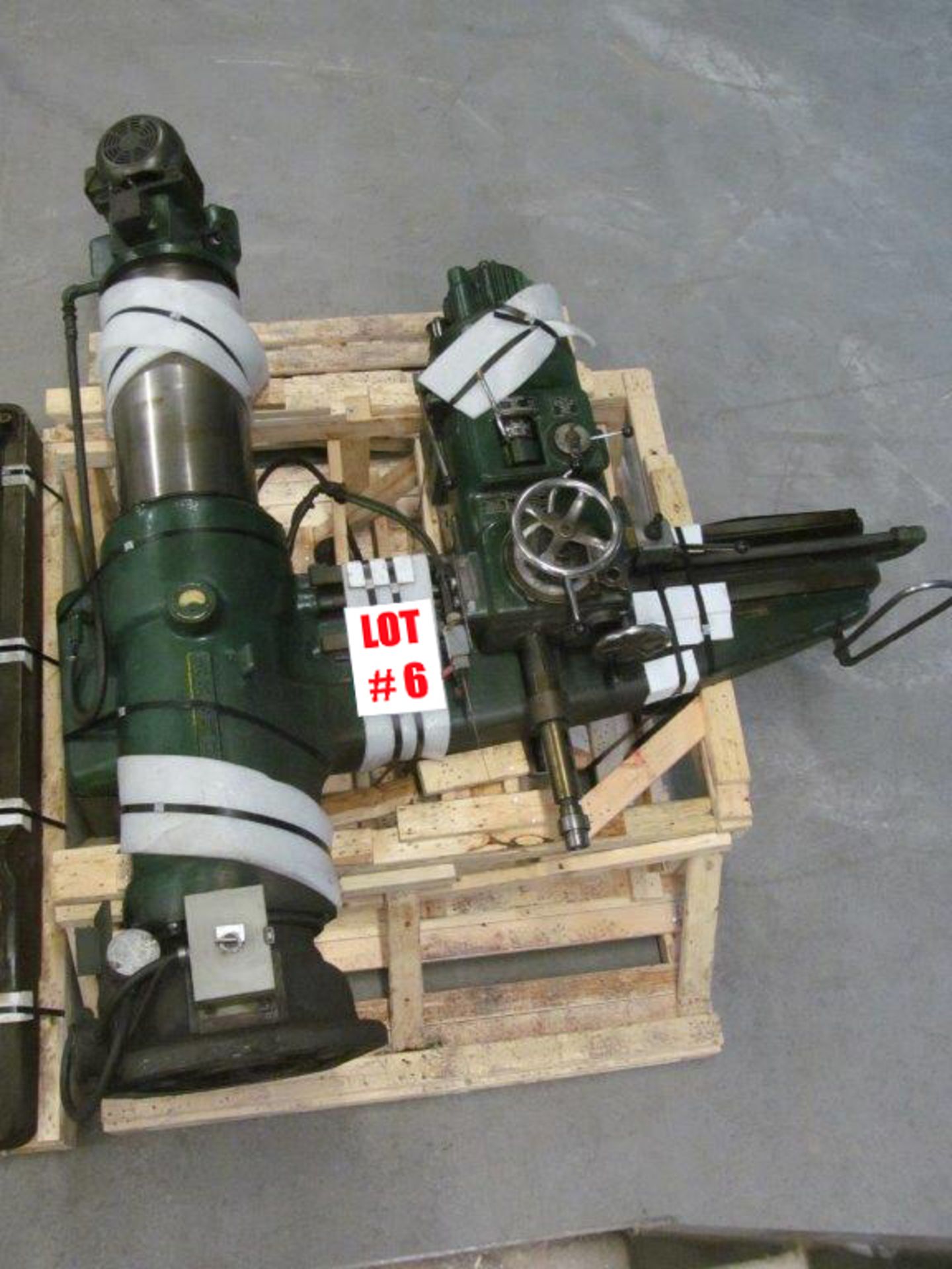 ARCHDALE RADIAL ARM DRILL, 5 FT ARM, MT5 SPINDLE TAPER, 12 SPINDLE SPEED, 40-1000 RPM, C/W BOX TABLE - Image 2 of 10